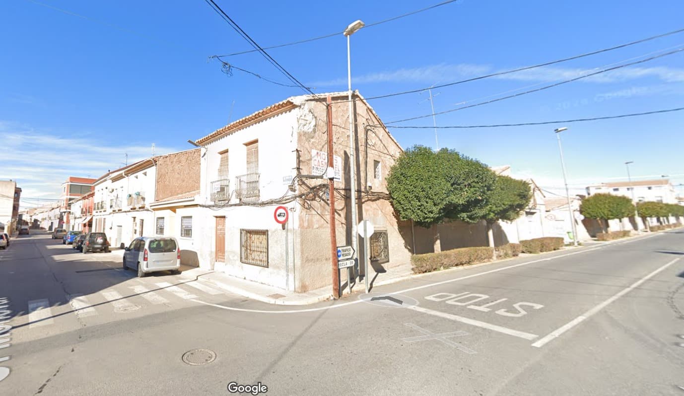 IIntroducing a promising renovation project! This 3-bedroom townhouse, offering 160m2 of potential living space and a 30m2 patio, is ripe for transformation. Conveniently located within walking distance of amenities, this property provides a solid foundation for your renovation vision.With mains electricity already in place and access to drinking water, alongside the characterful inclusion of an old well, this property presents a unique opportunity to breathe new life into a traditional space.Whether you're an investor or a homeowner with a creative flair, this townhouse offers the chance to craft a bespoke living space that perfectly suits your needs and tastes. Embrace the challenge and realise the potential of this exciting renovation project today!Furthermore, the upstairs can be easily converted into 2 separate apartments, adding versatility and potential rental income to your investment. Don't miss out on this opportunity to turn this townhouse into a stunning residence or investment property – schedule a viewing and explore the potential firsthand.We have a large portfolio of properties in the Costa Blanca and Costa Calida areas, specialising in country properties, villas, fincas, building plots and design and build options in the Alicante and Murcia regions with a particular emphasis on Elda, Monovar, Pinoso, Sax, Villena, Aspe, Fortuna, Albacete and many more surrounding areas. We have been established since 2004 and have decades of experience between the team which we bring to bear to help you find and secure your new dream home. We help you every step of the way to make sure your purchase in Spain is safe and hassle free. We are not here to sell you a property, we are here to help you realise your dream and find what is right for you. With us you are in the safest hands. Contact us now to have a no obligation chat about how you too can realise your dreams.