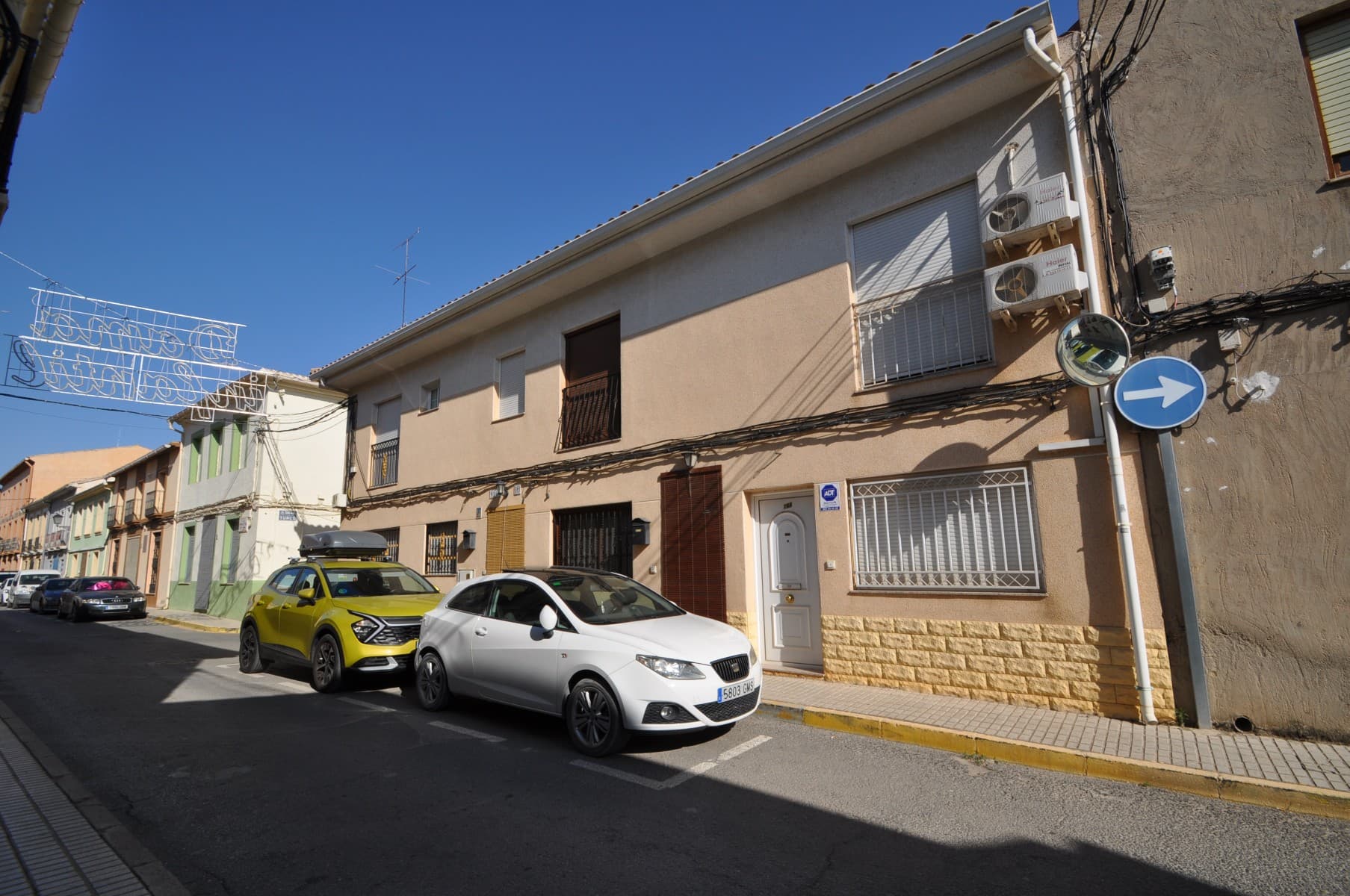 This well-maintained 3-bedroom, 2-bathroom townhouse in Pinoso offers spacious living across three levels. Located in a prime spot, it's just a short walk to local amenities, making everyday convenience a breeze. The property also features a large garage, providing ample storage or parking space. With its excellent condition and ideal location, this home is perfect for those seeking comfortable living in a vibrant town setting.We have a large portfolio of properties in the Costa Blanca and Costa Calida areas, specialising in country properties, villas, fincas, building plots and design and build options in the Alicante and Murcia regions with a particular emphasis on Elda, Monovar, Pinoso, Sax, Villena, Aspe, Fortuna, Albacete and many more surrounding areas. We have been established since 2004 and have decades of experience between the team which we bring to bear to help you find and secure your new dream home. We help you every step of the way to make sure your purchase in Spain is safe and hassle free. We are not here to sell you a property, we are here to help you realise your dream and find what is right for you. With us you are in the safest hands. Contact us now to have a no obligation chat about how you too can realise your dreams.