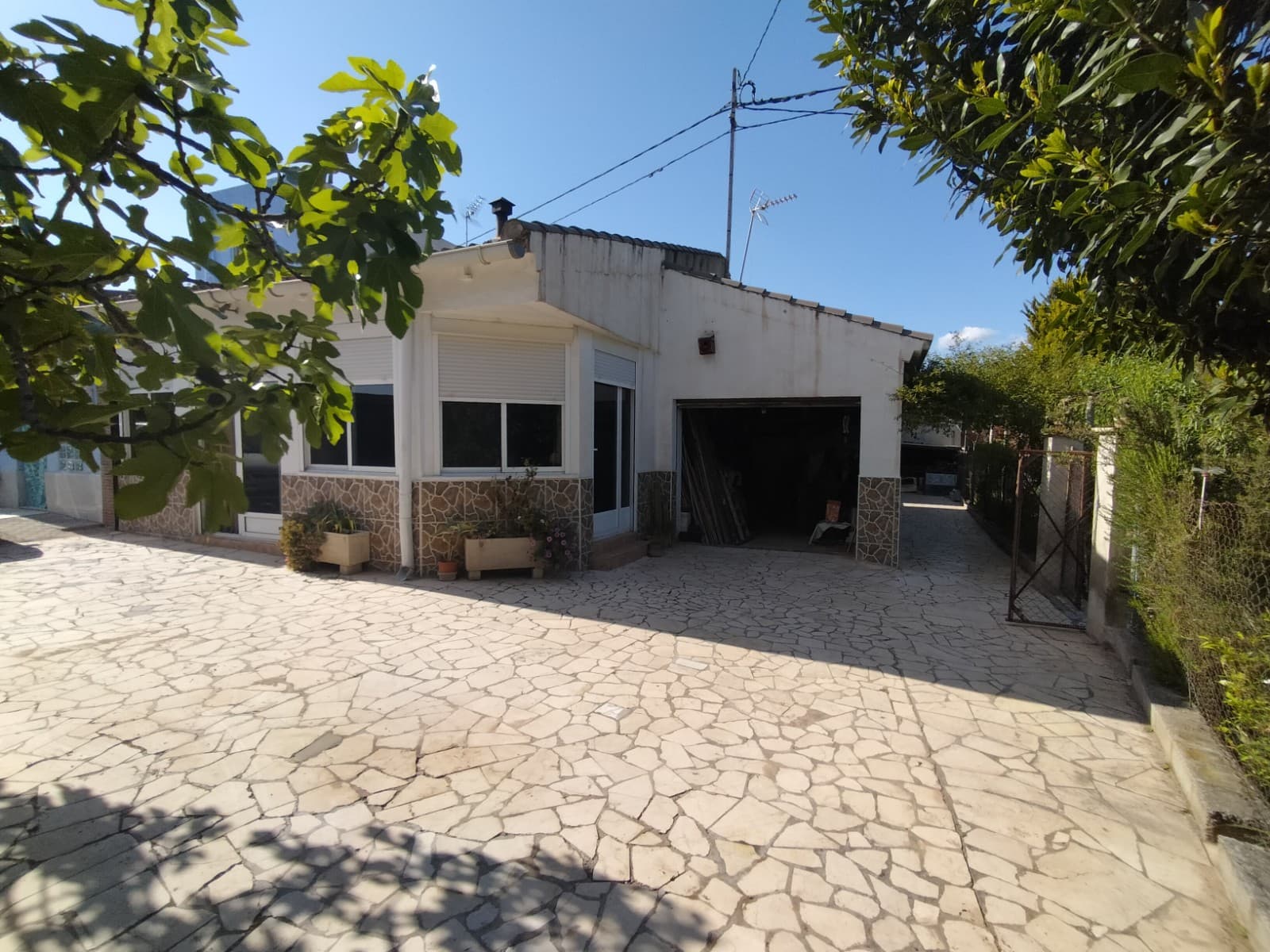 We have this country house, very near of the population, but in an ideal place to live. Well located. It has some semi-detached properties but this property has a great entrance and independent plot in which no one is visible to it. Offering therefore great privacy. It has a covered terrace, which is used as a summer lounge overlooking the entrance of its plot. An ideal place. At the entrance to the property there are three large bedrooms, and a large living room with fireplace. It also has a large kitchen, with access to a large interior patio that can be the delight of the new owner. The fenced plot is located, to make it an area of relaxation, plants, or ecological crops so booming at the moment.Or even, if you are a family with children, so that they can grow up in the middle of nature, with the proximity to all the available services. It has an access leading to the patio, which has covered barbecue area and another kitchen. It also has several areas to store tools and farm equipment. On the other hand it has a garage on the property as well as a small pool to remodel. It is undoubtedly a great property, so you can give it the style that you like the most, being with it an ideal place.Do not hesitate, and come and visit it, we are waiting for you.We specialize in Costa Blanca and Costa Calida, specializing in the regions of the interior of Alicante and Murcia, with a particular emphasis on populations such as Elda, Pinoso, Aspe, Elche, and surrounding areas.We are a well-established company, well known, and of great confidence that has built a solid reputation between buyers and sellers since we started marketing in 2004.We offer a complete service with no hidden charges, no surprises, starting with the purchase of the property, until the end, and An unparalleled after-sales service, including property management, construction and help services, and general advice to make your new home a home.With a portfolio of more than 1400 properties, we fully trust thatt we can help you. Let us get your property, budget and location Ideal, and we'll do the rest.