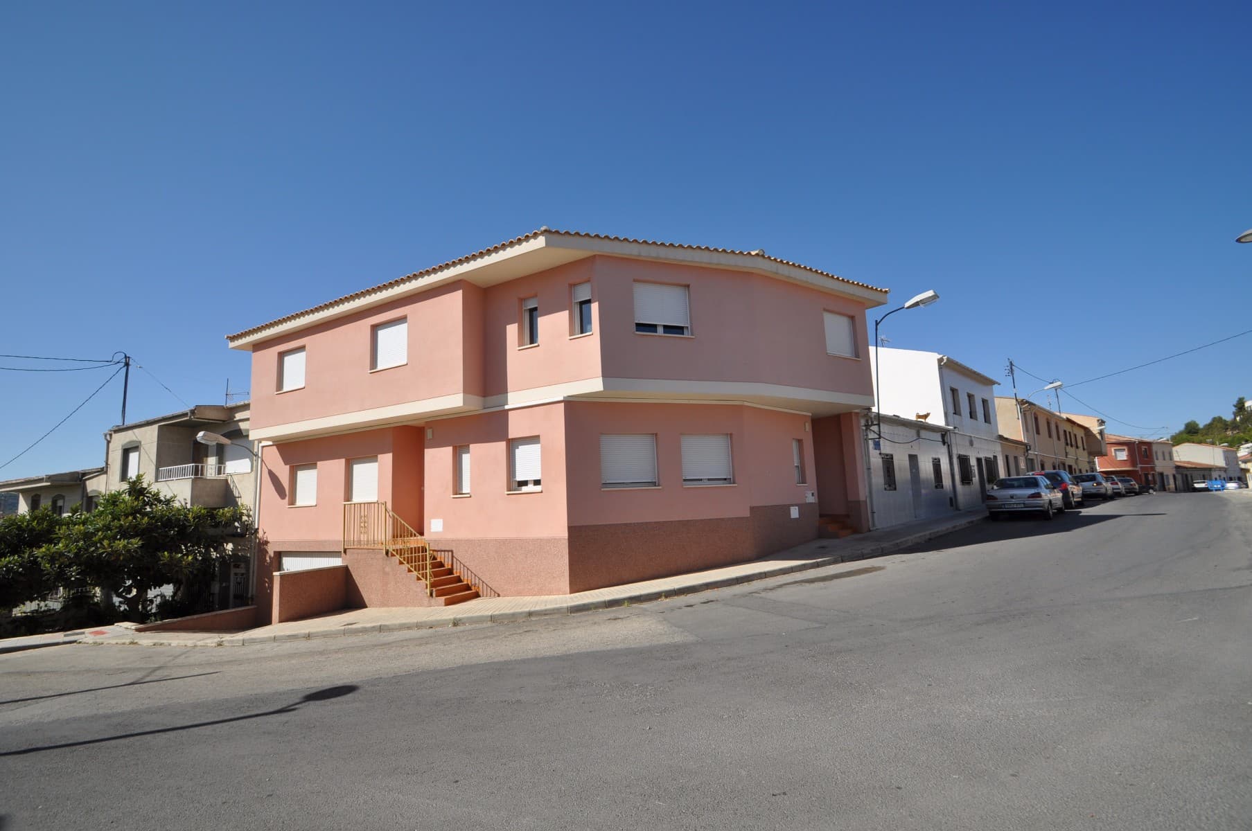 Brand new town house in IBI, 5 minutes walk to the centre and Townhall.The views are over the mountainsAmple living space, 3 large bedrooms and a bathroom upstairs, a lounge and a bathroom on the lower level, in addition to the kitchen with dining room, on 2 levels plus on the basement there's a garage for 2 cars.In a very quiet and at the same time a 5 minute walk from the village centre. Ideal to live in the centre of IBI, where you can have all the facilities as supermarkets, schools, pool.And if you need more space either, there's the possibility to have the second part of the house, so basically you can have a huge house for 2 families in the same building.We are specialists in the Costa Blanca and Costa Calida specialising in the Alicante and Murcia Inland regions with a particular emphasis on Elda, Pinoso, Aspe, Elche and surrounding areas. We are an established, well known and trusted company that has built a solid reputation amongst buyers and sellers since we began trading in 2004. We offer a complete service with no hidden charges or surprises, starting with sourcing the property, right through to completion, and an unrivalled after sales service which includes property management, building services, and general help and advice to make your new house a home. With a portfolio of well over 1400 properties for sale, we are confident that we can help, so just let us know your preferred property, budget and location, and we will do the rest.