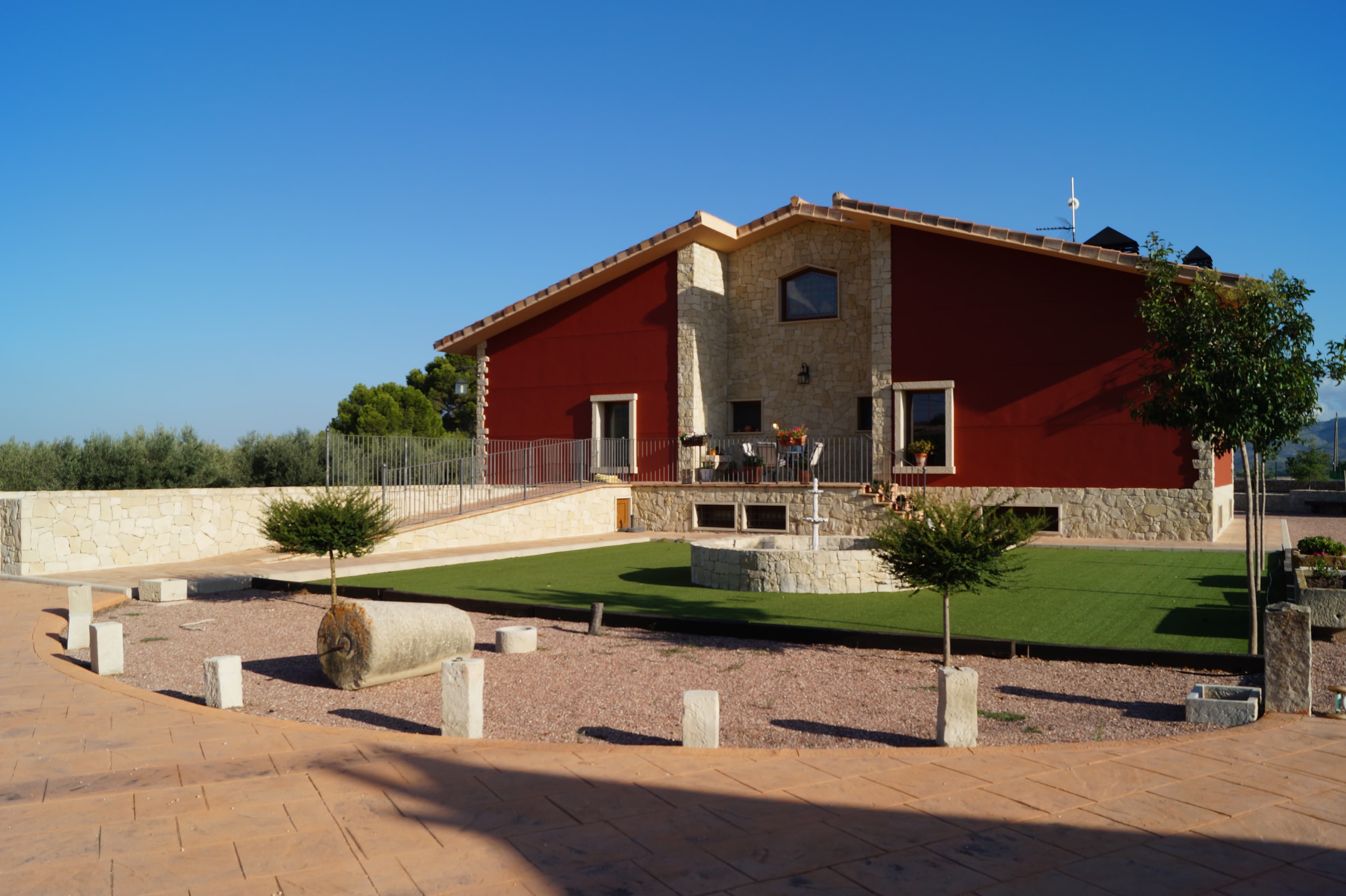 Located in the lofty area of Monovar, we have for sale this spectacular chalet, and spectacular plot.Very recent construction, it is adorned by its elegance of the stone and with all the details that have made its owners with so much esquisitez and temperance.Presents garden and plot with great expectations, for its breadth and good work in every part of its 10,000 meters.Details definitely to highlight:Built with masonry stone, forge, wood and clay made and hand painted, many artisans workshop, anti-theft Windows finstral security,Alarm A/A, chimney with turbine, heating of radiant floor with solar plates and propane gas, attic of parquet and carved wood, suit with bath and dressing room, pantry, laundry, three storage rooms terrace, balcony, basement with garage for 4 vehicles and barbecue of 95 MTS made of stone, with bar, chimney with turbine also and wood oven, own bathroom and access to the floor upstairs by stairs Interior.Internet, irrigation water, olive trees Area (80) Orchard area with fruit trees, rustic garden area with oaks, Holm Oaks, Cork oaks, etc., garden area for swimming pool, garden area for children's play with fountain and Sandbox, Workshop shed and covered Leñero, plot fenced with stone walls of masonry, private road of 3 neighbors, quiet and very peaceful, 5 min from two schools, extra qualities of constructive elements and constructive materials, furnished. Storage. Terrace. Heating.This chalet has been made conscientiously, keeping all kinds of details, from the wood used, decorative floors,A dream kitchen.. That is to say, a luxury property that could continue describing by the magnitude of its presence, and the style of the House..., but I think seeing the photos... There is a word that describes it: spectacular.