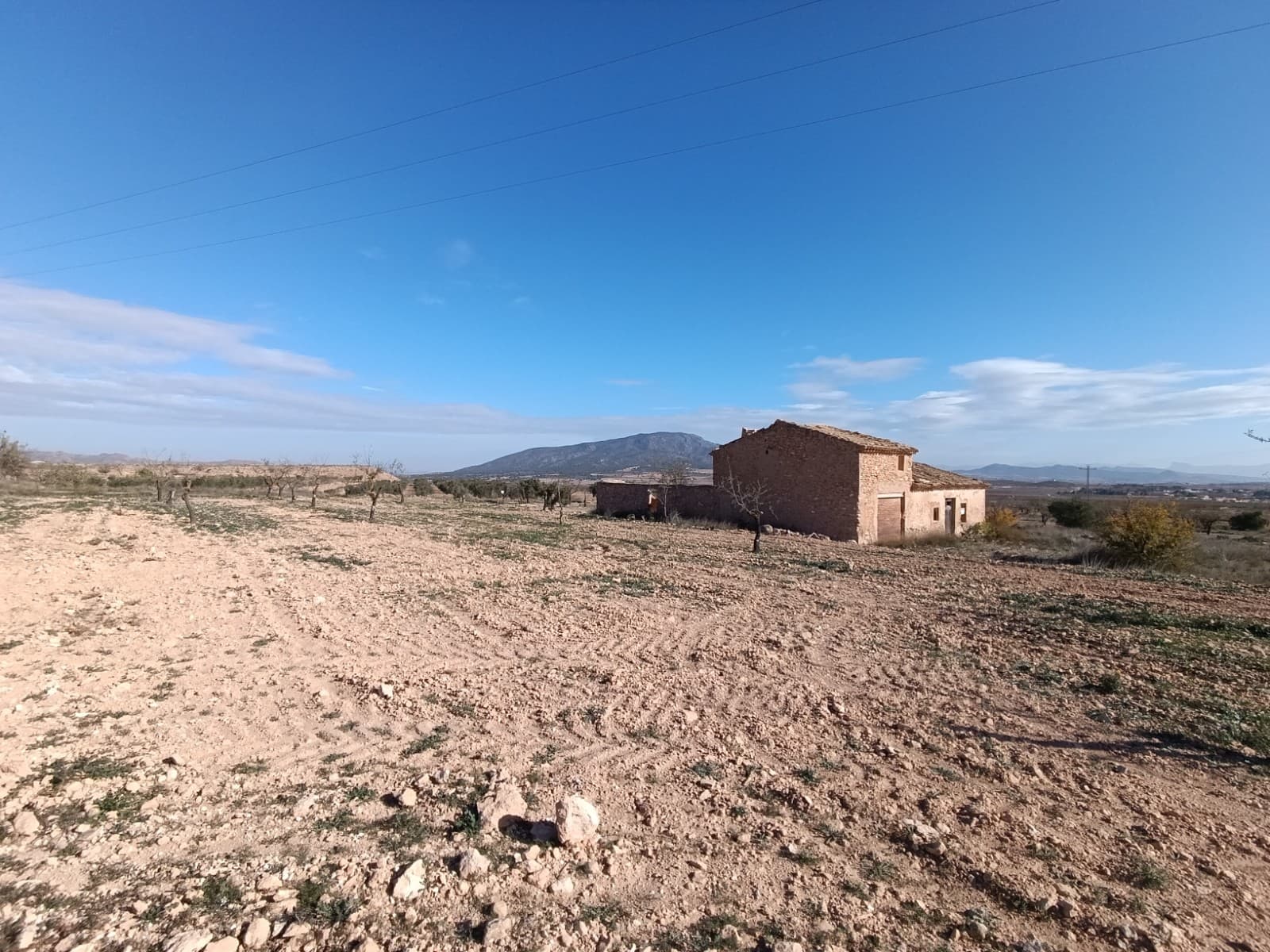 Discover this 20170m² plot where you can enjoy this huge house with garage and patio waiting to be restored. The huge plot has almond trees and enough space to create your ideal country house. Beautiful views of the Mediterranean nature, well connected less than 15 minutes from the nearest town and many possibilities. Ready to start a new project?If you liked this property, do not hesitate to contact us to organize a visit, we will be happy to help you!