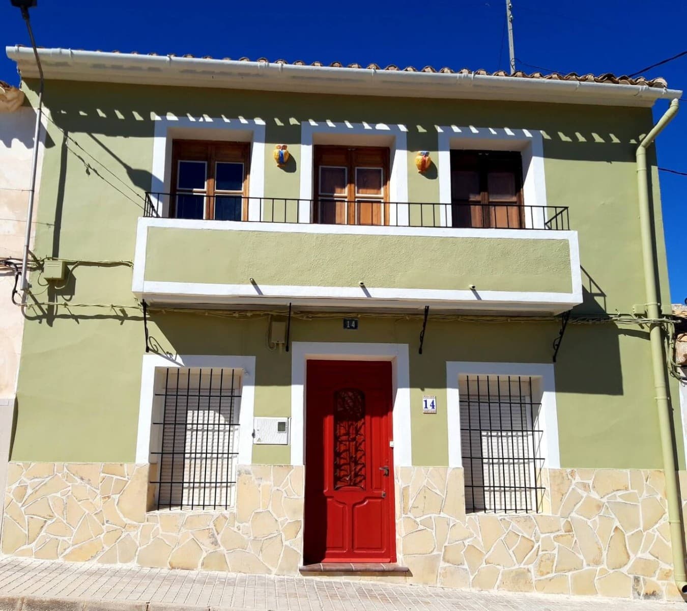 For Sale or Rent: Beautiful townhouse, completely renovated in 2019, with active tourist license. Spanning 175 m² over two floors, the property features 4 spacious bedrooms, 3 bathrooms, a well-equipped kitchen, a dining room, cosy patio complete with a BBQ area, and take in the stunning mountain views from two balconies.The house comes fully furnished with new furniture and electrical appliances, ensuring a comfortable living or renting experience. It is equipped with mains electricity, drinking water, sewage, and high-speed optic fiber internet. Heating is provided through electricity and wooden pellets, complemented by air conditioning for year-round comfort.This versatile property can serve as a primary or secondary residence, or continue to operate as a profitable rental for both short and long-term stays. A rent-to-buy option is available, and the tourist license is easily transferable to the new owner.About the area: Nestled in the quaint settlement of Raspay, the surrounding area offers easy parking, a serene Spanish countryside atmosphere, and ample opportunities for hiking and relaxation. Don't miss this opportunity to own a piece of paradise for very favourable price.About us: We have a large portfolio of properties in the Costa Blanca and Costa Calida areas, specialising in country properties, villas, fincas, building plots and design and build options in the Alicante and Murcia regions with a particular emphasis on Elda, Monovar, Pinoso, Sax, Villena, Aspe, Fortuna, Albacete and many more surrounding areas. We have been established since 2004 and have decades of experience between the team which we bring to bear to help you find and secure your new dream home. We help you every step of the way to make sure your purchase in Spain is safe and hassle free. We are not here to sell you a property, we are here to help you realise your dream and find what is right for you. With us you are in the safest hands. Contact us now to have a no obligation chat about how you too can realise your dreams.