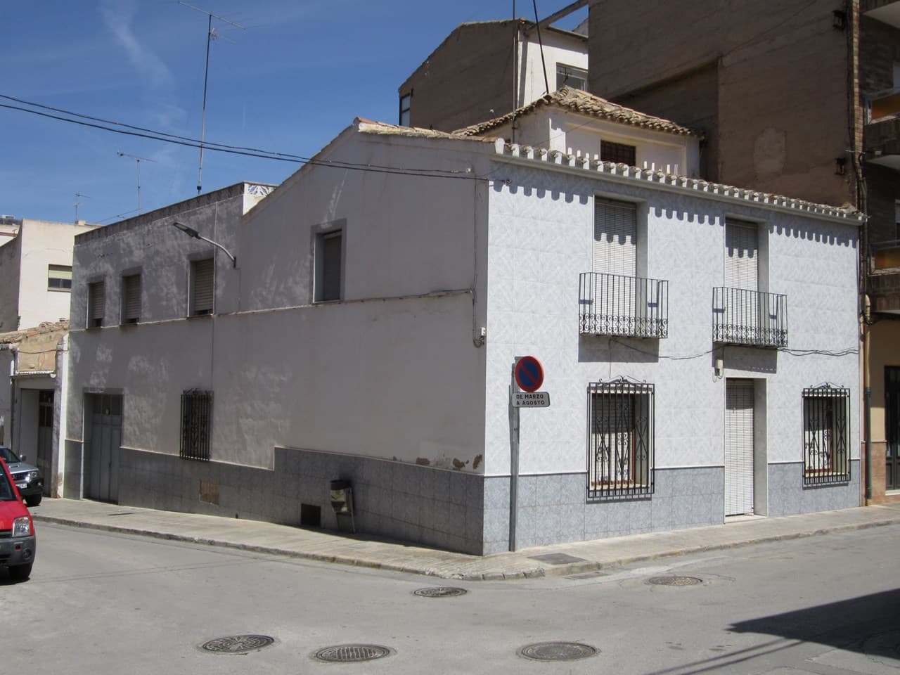 Exquisit townhouse to reform, located in centre of Yecla, is now available for sale.The property has a built area of 318 m2 over two floors. It has 4 bedrooms, a bathroom, a kitchen, a salon with a fireplace and a stylish staircase. Furthermore, the property boasts a very large garage, large cellar and a little "tower" with views over the town.The house is spacious and light, but is in need of a substantial reform. The roof, floors and ceilings are partially collapsed in one part, which resulted in water leakage. The interior is to be finished, furnished and equipped. With a fair amount of work and investment, this property can turn into a luxury home. The townhouse is connected to mains electricity, water (services currently dosconnected), sewerage, and optic fibre. Situated on a calm street, conveniently located within walking distance to a variety of shops, services, bars, schools, sports centres, and medical and veterinary facilities, making it an ideal choice for families and individuals alike. Do not miss the opportunity to own this remarkable townhouse in Yecla, where comfort meets convenience.About the area: Yecla is renowned for its wine production, historical landmarks, and vibrant local culture. The surrounding natural landscapes provide opportunities for outdoor activities, while the town itself offers all necessary services, including schools, shops, and restaurants. This property combines the tranquility of countryside living with easy access to modern amenities.About us: We have a large portfolio of properties in the Costa Blanca and Costa Calida areas, specialising in country properties, villas, fincas, building plots and design and build options in the Alicante and Murcia regions with a particular emphasis on Elda, Monovar, Pinoso, Sax, Villena, Aspe, Fortuna, Albacete and many more surrounding areas. We have been established since 2004 and have decades of experience between the team which we bring to bear to help you find and secure your new dream home. We help you every step of the way to make sure your purchase in Spain is safe and hassle free. We are not here to sell you a property, we are here to help you realise your dream and find what is right for you. With us you are in the safest hands. Contact us now to have a no obligation chat about how you too can realise your dreams.