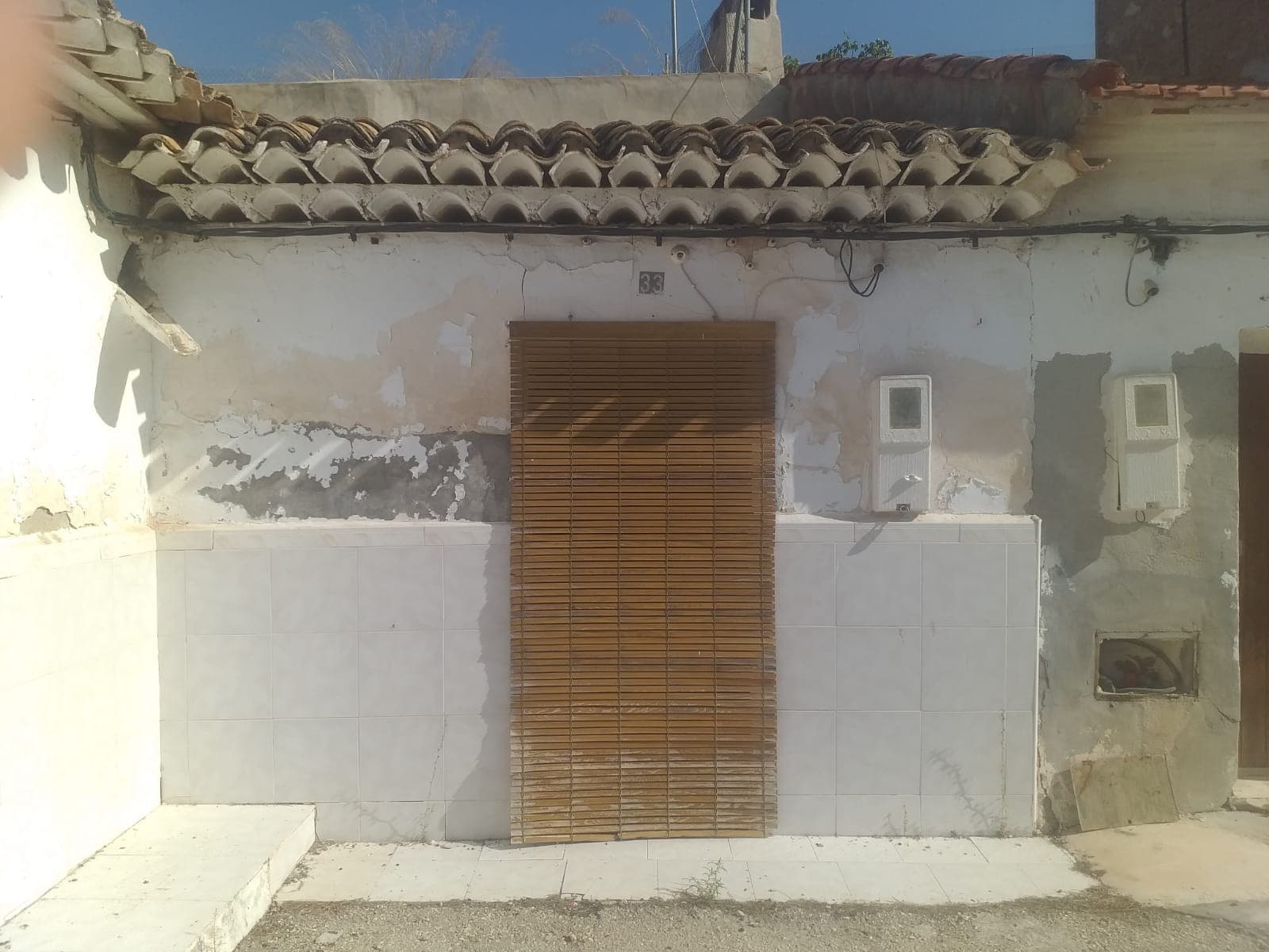 Discover this bargain cave house to reform in village of Barinas, within a walking distance from all the local amenities. The cave keeps the house cool through the summer, easy to heat up in the winter, and adds a special character to your dwelling. The house boasts 4 bedrooms, a bathroom, and a salon with a fireplace, over 150 m2 built. The house has mains water, sewer, and electricity. About the Area: Barinas is a charming village in Murcia region, known for its peaceful atmosphere, scenic mountain views, and sunny Mediterranean climate. Barinas offers authentic Spanish charm, local amenities, and easy access to hiking trails, vineyards, and natural hot springs. Just a short drive from the historic town of Fortuna, 40 minutes from Murcia city, and 50 minutes from Mediterranean beaches, Barinas is perfect for buyers looking for an affordable relaxing retreat on Costa Blanca.About us: We have a large portfolio of properties in the Costa Blanca and Costa Calida areas, specialising in country properties, villas, fincas, building plots and design and build options in the Alicante and Murcia regions with a particular emphasis on Elda, Monovar, Pinoso, Sax, Villena, Aspe, Fortuna, Albacete and many more surrounding areas. We have been established since 2004 and have decades of experience between the team which we bring to bear to help you find and secure your new dream home. We help you every step of the way to make sure your purchase in Spain is safe and hassle free. We are not here to sell you a property, we are here to help you realise your dream and find what is right for you. With us you are in the safest hands. Contact us now to have a no obligation chat about how you too can realise your dreams.