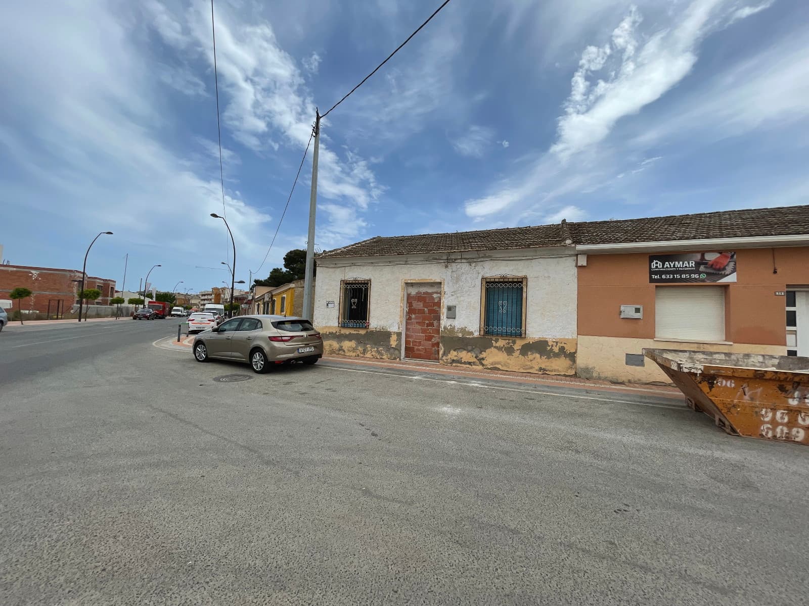 Plot for sale in Formentera del Segura. Can be used to build a house or for industrial purpose. The urbanistic license is for semi-basement, ground floor, plus 3 heights, with what could be built, garages, under commercial, plus 6 apartments.To know more details do not hesitate to contact us.