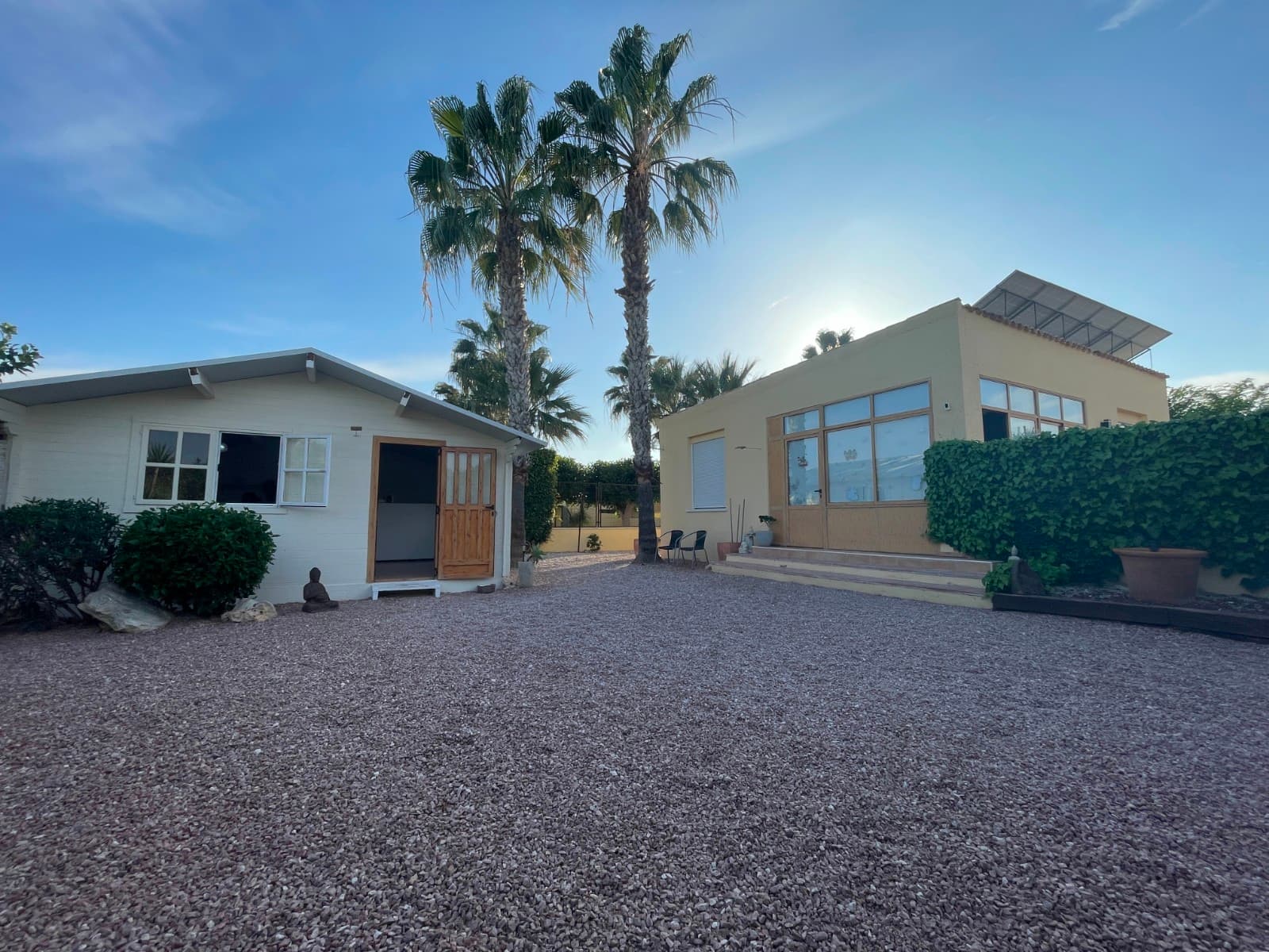 UNIQUE OPPORTUNITY – FULLY EQUIPPED RUSTIC PROPERTY, ENERGY-INDEPENDENT AND PERFECT FOR ANIMAL SHELTERS, BREEDING OR EQUESTRIAN PROJECTSThis fully fenced rustic estate is for sale in excellent condition, offering multiple possibilities for animal-related projects within current regulations. MAIN BUILDINGS  Main house fully equipped:  1 bedroom Kitchen Full bathroom Additional toilet Air conditioning  Wooden cabin of approx. 30 m², also with air conditioning. Additional building of approx. 40 m², currently used as an animal washing facility. ANIMAL FACILITIES The estate is already prepared for animal care and housing:  22 animal boxes in total  12 boxes of 40 m² 10 boxes of 15 m²  All boxes have irrigation water connection and drainage. Clean, spacious areas in very good general condition. ENERGY INDEPENDENCE – 100% SELF-SUFFICIENT The property operates completely off-grid:  9 solar panels Inverters and a working battery system Gasoline generator for cloudy days Energy certificate: A WATER AND RESOURCES  Connected to irrigation water Own 12,000 m³ well Option to request water delivery by tanker trucks MANY POSSIBILITIES Ideal for: ✔ Animal shelters ✔ Professional breeding ✔ Equestrian center ✔ Animal sanctuary ✔ Rural projects related to animal welfareThe estate is in excellent and very clean condition, ready for immediate use.