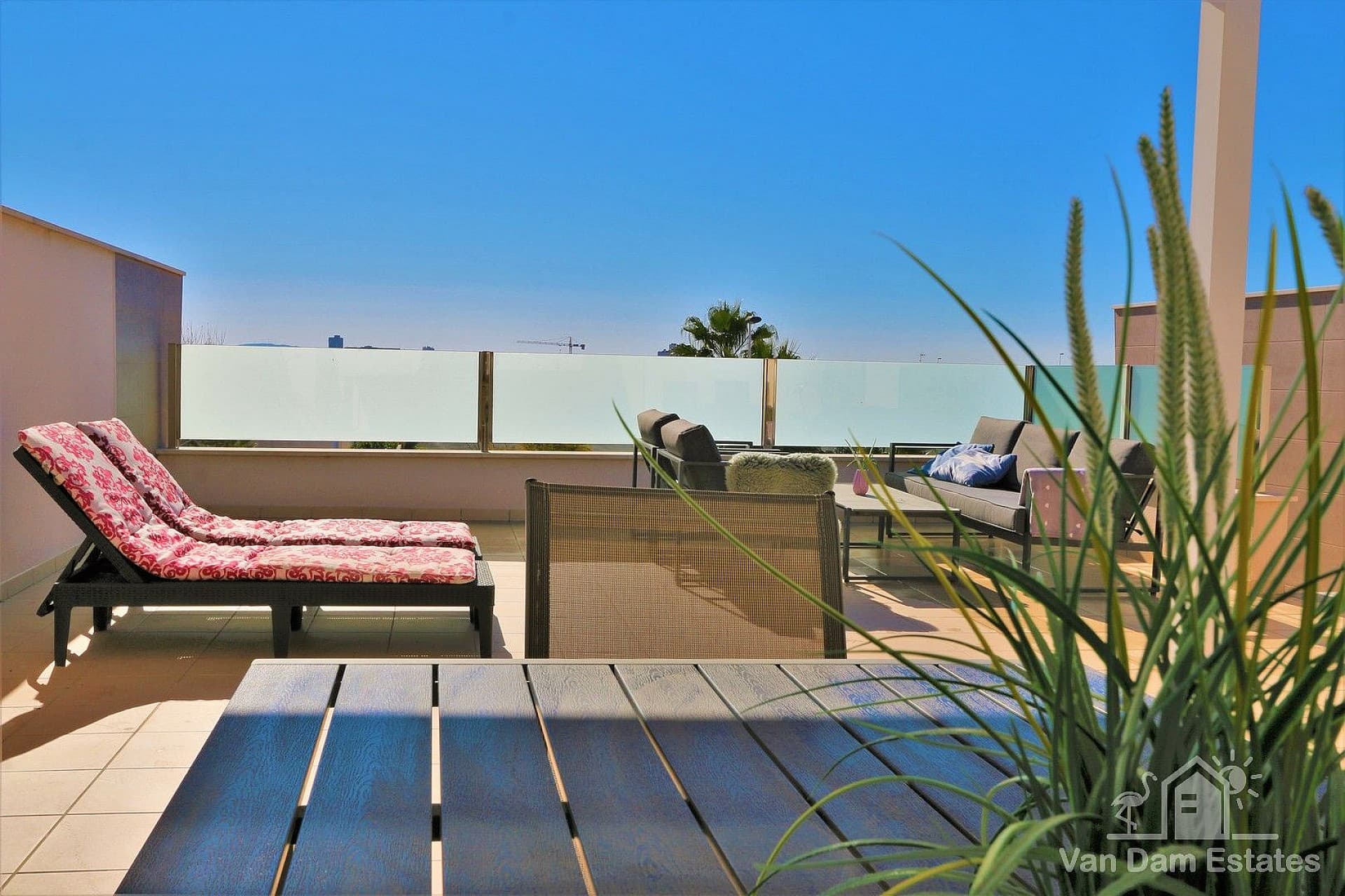 Penthouse with sunny roof terrace in San Pedro del Pinatar. Move-in Ready Penthouse with Private Roof Terrace – Fully Furnished in San Pedro del Pinatar Looking for sunshine, comfort, and a central location? This modern penthouse in San Pedro del Pinatar offers it all! Situated in a peaceful and charming residential area, within walking distance to restaurants, shops, and a supermarket. The Mediterranean beach is just 1000 meters away. Golf fan? The nearest golf course is only 7 km away!Why this penthouse stands out:Fully furnished – ready to enjoy from day one!2 bedrooms and 2 stylish bathrooms (1 en-suite)Spacious south-facing balcony + private rooftop terrace – sunshine all day!Open-plan kitchen with all necessary appliancesIntegrated air conditioning for both heating and coolingParking on private plot or right in front of the homeCommunal swimming pool just 50 meters awayThis home is located in a well-kept villa neighborhood – ideal for those seeking peace and quiet while still being close to all amenities. The master bedroom features a double bed, and the second bedroom has two single beds – perfect layout for personal use or rental investment.Ready to soak up the sun? Get in touch to schedule a viewing!