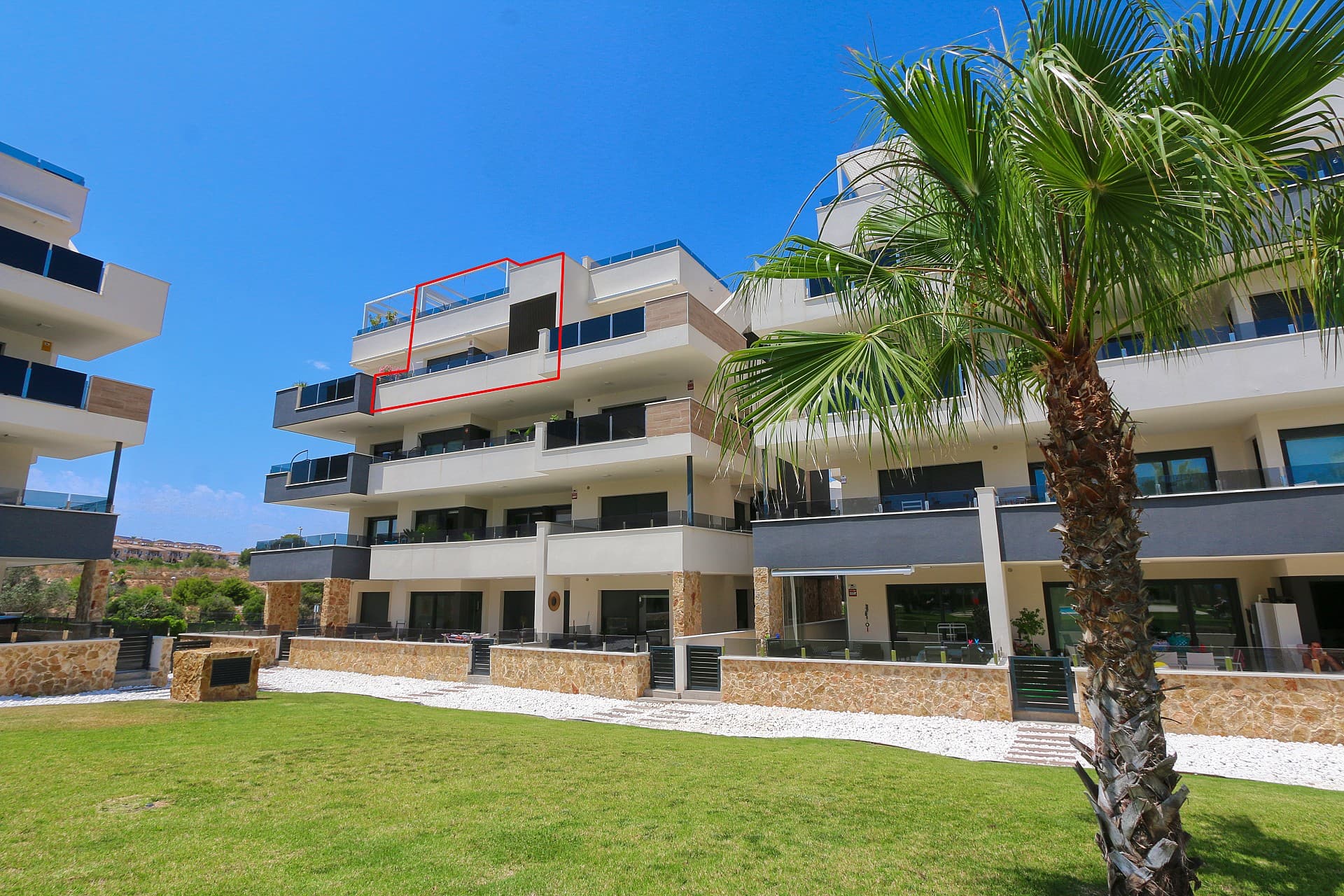 Luxury penthouse with rooftop terrace and Jacuzzi!. Welcome to this beautifully finished and partly furnished apartment in the popular Los Altos (Orihuela-Costa) with jacuzzi!Located in the new Amanecer IX complex, with a private rooftop terrace, balcony, and luxurious jacuzzi – this is outdoor living at its finest on the Costa Blanca.Inside, you’ll find 2 comfortable bedrooms and 2 stylish bathrooms. The apartment, with nearly 71 m² of living space, is cleverly laid out and equipped with modern comforts, including air conditioning with an Airzone system – allowing you to adjust the climate in each room individually.The bright living room connects directly to the open kitchen and the sunny 21 m² balcony. But the real wow-factor awaits upstairs, on the spacious solarium of almost 80 m². Here, you can fully unwind – with sunshine, privacy, and your very own jacuzzi under the pergola. The two pergolas with side panels provide both shade and ambiance – all year round.The apartment is offered partly furnished, with stylish interior furniture, various accessories, and many practical items included.The complex itself offers extra comfort and luxury: residents have access to a communal swimming pool, a fitness room and a relaxing sauna. Everything you need to enjoy peace, exercise and convenience all year round – right at your fingertips.Los Altos is known for its relaxed atmosphere, excellent amenities, and location close to beaches, shops, and restaurants. The property is part of a modern and high-quality complex in Los Altos. A unique opportunity for anyone seeking comfort, space, and outdoor living under the Spanish sun.Will you soon be enjoying this view?
