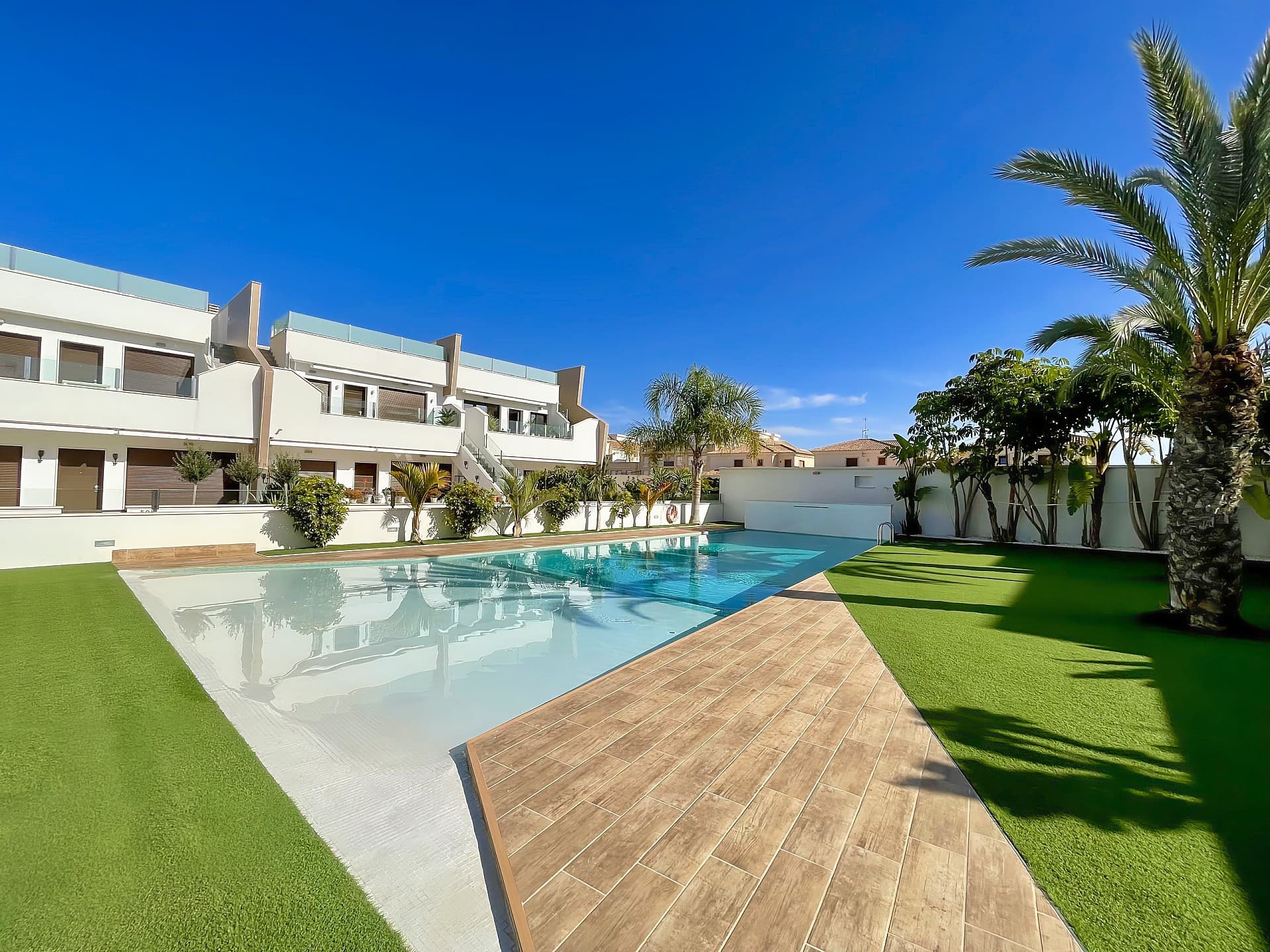 . Living in the heart of Pilar de la Horadada – stylish ground floor apartment for saleDo you dream of your own spot under the Spanish sun? This modern and cozy ground floor apartment is an opportunity you don’t want to miss! Located within walking distance of the center of Pilar de la Horadada – with shops, restaurants, and all amenities close by – here you’ll enjoy comfort, luxury, and a prime location.The apartment is fully furnished and comes with 4 bicycles, ideal for personal use or as an investment. With 3 bedrooms and 2 bathrooms, there’s plenty of space for family, friends, or guests.Upon entering, you step into a bright and spacious living room with a modern kitchen and doors opening onto the sunny terrace – perfect for enjoying the Mediterranean lifestyle.Layout:Master bedroom with double bed and en-suite bathroomTwo additional bedrooms, ideal for family or guestsSecond bathroomStorage room for bicycles and beach gear – everything ready to useExtras and location:✔️ Ground floor with private terrace✔️ Fully furnished and including 4 bicycles✔️ Walking distance to the center, supermarkets, bars, and restaurants✔️ Close to beaches and all amenities of Pilar de la HoradadaThis move-in-ready apartment is perfect as a holiday home, permanent residence, or smart investment under the Spanish sun.