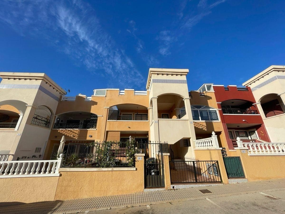 Exceptional Opportunity: Superb South-Facing Penthouse in Orihuela Costa – Close to La Zenia Boulevard and BeachesDiscover this magnificent penthouse ideally located in Orihuela Costa, offering a dream Mediterranean lifestyle. Perfectly south-facing, this property ensures optimal light throughout the day.Main Features:2 spacious bedrooms.2 bathrooms.Fully equipped, convivial and functional open-plan kitchen.Air conditioning for perfect comfort in all seasons.Access to 2 communal swimming pools surrounded by green spaces.Large roof terrace (solarium) ideal for relaxing or entertaining.Privileged location:Located in a secure residence, you benefit from immediate proximity to all amenities (Aldi, bars, JYSK, pharmacy).Just a few minutes' drive from the beautiful beach of La Zenia.The famous La Zenia Boulevard shopping centre is easily accessible, offering a wide choice of shops and restaurants.This penthouse is a rare opportunity, whether for a primary residence, secondary residence or rental investment.For more information or to arrange a viewing, contact us today.