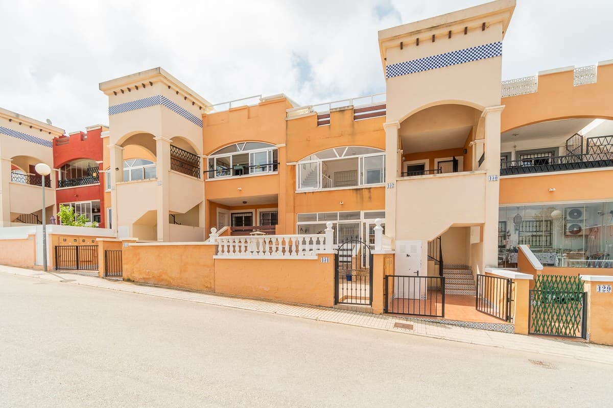 Exceptional Opportunity: Stunning Penthouse in Orihuela Costa – Close to the BeachesKey Features: Prime LocationThis penthouse is a rare opportunity, whether as a primary residence, second home, or rental investment.2 bedrooms2 bathroomsOpen-concept kitchen, fully equippedAir conditioning for perfect comfort year-roundLarge rooftop terrace (solarium), ideal for relaxing or entertaining.Ample outdoor storage space: on the ground floor for bicycles and on the solariumAccess to 2 community pools surrounded by green spacesImmediate proximity to all amenities: supermarkets, shops, bars, pharmacies, and hair salons.Just a few minutes’ drive from the beautiful La Zenia Beach.The famous La Zenia Boulevard shopping center is easily accessible, offering a wide selection of shops and restaurants.For more information or to schedule a tour, contact us today.