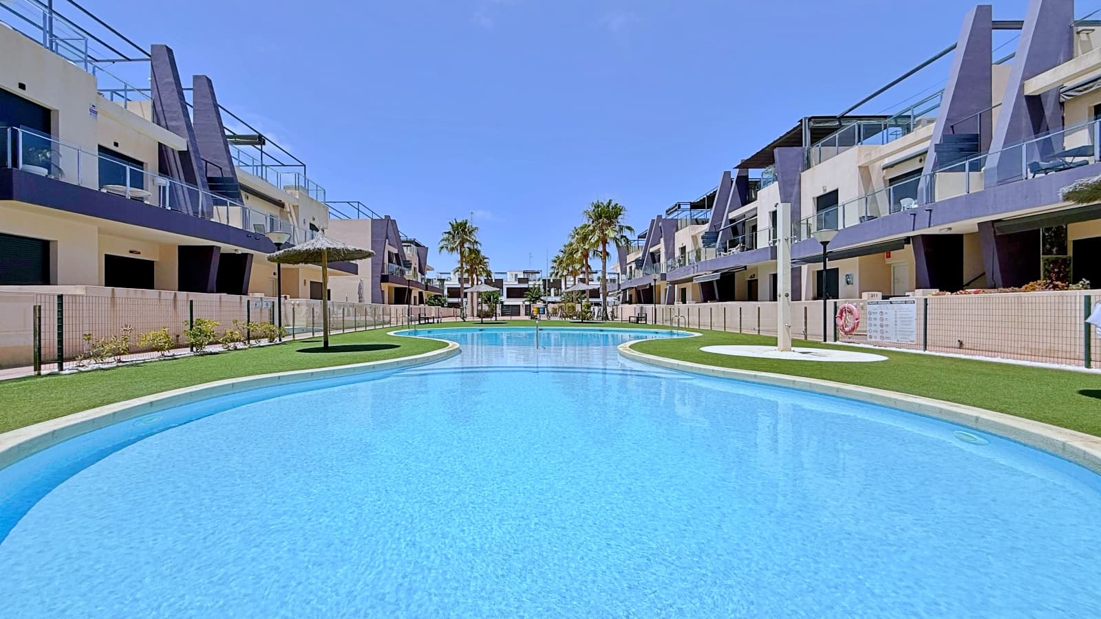 This modern penthouse built in 2019 stands out for its strategic location in Torre de la Horadada, just 200 meters from the sought-after Playa de las Higuericas. The property is in perfect condition and comes fully furnished and equipped, eliminating initial investment costs and allowing for immediate occupancy or rental.The 108 sqm property features 3 bedrooms and 2 bathrooms. Its true differential value lies in its outdoor spaces: a 24 sqm main terrace and a spectacular 86 sqm private solarium, ideal for maximizing the Costa Blanca sunshine.The private residential complex includes a communal pool and a children's area, ensuring a safe, family-friendly environment. Furthermore, it boasts excellent connectivity, located approximately 45 minutes from Alicante Airport. A solid real estate investment with high liquidity and appreciation potential due to its scarcity near the coast.