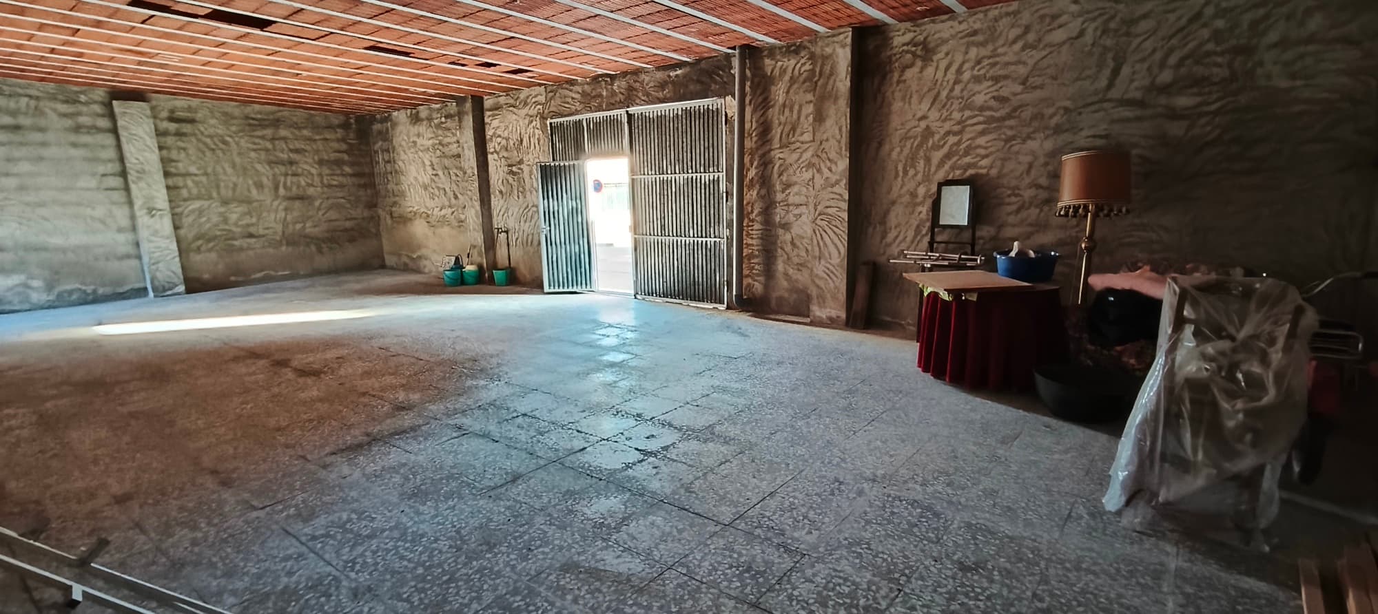 We present this warehouse located in the centre of La Romana, offering an excellent opportunity both as a storage space and as an interesting project for conversion into a residential property.The building has 111 m² of constructed area on a 306 m² plot, providing a spacious and versatile property with many possibilities. It benefits from mains water, electricity, and sewage connection, which makes any future renovation or development easier.Thanks to the size of the plot, there is the possibility to convert the building into a comfortable single-storey home, with enough space to create a beautiful private garden, terrace area, or outdoor leisure space. Its location is ideal, as it is within walking distance of the local park and the sports centre, as well as all the amenities in the town centre.In addition, for those looking for a practical solution, the property is also an excellent option to keep as a warehouse, whether for personal, agricultural, or general storage use.A property with great potential in a central location, ideal both as an investment and for creating a charming residential project in La Romana.For more information or to arrange a viewing, please contact AP Properties Spain.