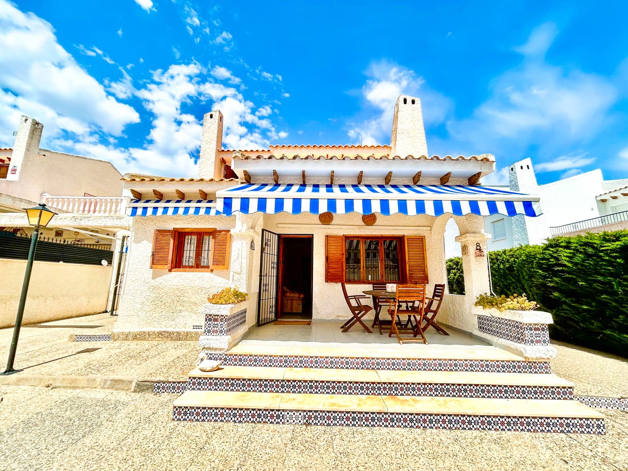 This detached villa offers a relaxed Mediterranean lifestyle in a prime coastal location, just a short walk from La Zenia Beach. Set on its own private plot, the property provides both independence and a peaceful setting.Inside, the home features three well-sized bedrooms and two modern bathrooms, designed for comfortable living. One of its highlights is the large private solarium, offering an ideal space for sunbathing, entertaining, or simply enjoying the views throughout the day.The outdoor area includes a private garden, along with a rear gate that gives direct access to the communal swimming pool—perfect for enjoying both privacy and shared amenities. The property also benefits from a garage, adding convenience and extra storage space.With bright interiors, an open-plan living area, and its excellent location close to the beach, shops, and restaurants, this villa is perfectly suited as a holiday home or a year-round residence.
