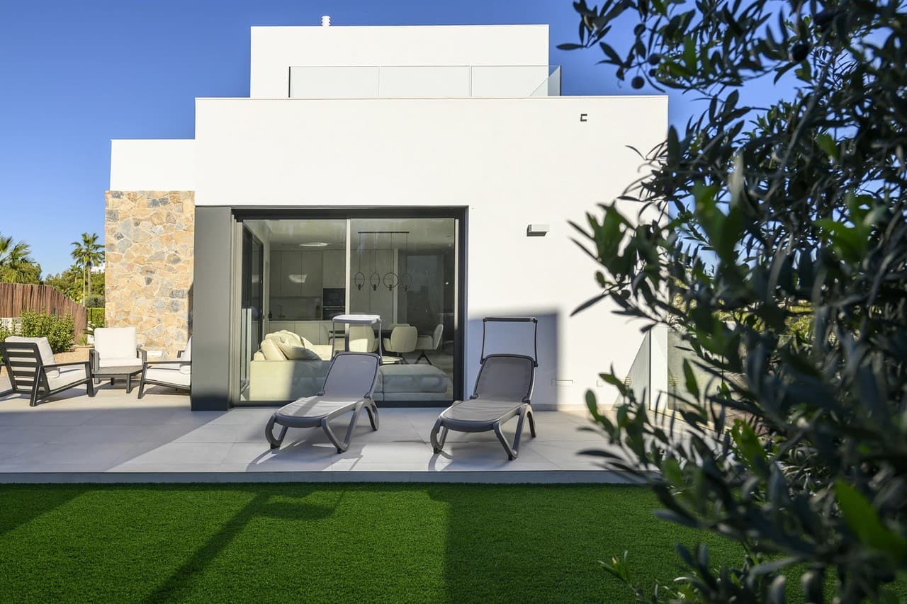 This exclusive villa stands out for its 3 bright bedrooms, 3 en-suite bathrooms and spacious terraces with private swimming pool, creating a perfect space to relax and enjoy the warm Mediterranean climate.Its modern architecture and open-plan interiors maximise natural light and offer an experience of comfort and well-being in every corner.Located in a privileged natural environment, the property guarantees maximum privacy, making it an ideal refuge for those seeking tranquillity and quality of life. The outdoor spaces, designed to coexist with nature, allow you to disconnect and enjoy a serene atmosphere all year round.A home that fuses contemporary design, comfort and privacy, created to live the authentic Mediterranean lifestyle in a unique setting.