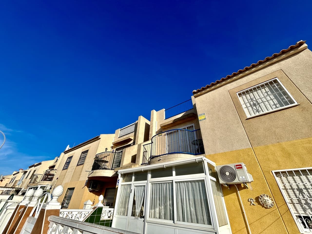 Situated in a peaceful urbanisation in La Siesta, Torrevieja, this 2-bedroom, 1-bathroom penthouse apartment offers a fantastic opportunity to create your ideal home in the sun. Full of potential and ready for renovation, the property is perfect for buyers looking to add their own style and value in a highly convenient location.The apartment features a private solarium, ideal for enjoying the Mediterranean climate, sunbathing, relaxing, or creating a beautiful outdoor entertaining space with views across the surrounding area.Located within walking distance to a great selection of bars, restaurants, shops, and local amenities, the property also benefits from close proximity to the famous salt lakes of Torrevieja, known for their beautiful natural surroundings and healthy microclimate.Set in a quiet and established residential area, this is an excellent opportunity for investors, holiday home buyers, or anyone seeking a renovation project with huge potential on the Costa Blanca.
