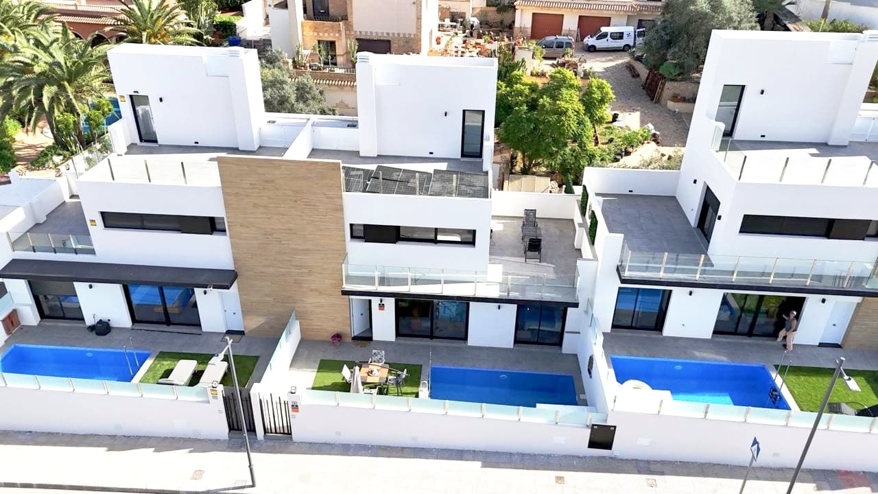 Discover this beautifully stunning new build villa offering the perfect combination of space, comfort, and style in one of Villamartin’s most sought-after locations.This charming home comes fully furnished and features a private pool, private parking, front and rear garden areas, a bright open-plan kitchen, air conditioning, solar system, electric shutters, 3 terraces and a stunning solarium — ideal for relaxing or entertaining under the Spanish sun.Whether you’re looking for a permanent residence, a holiday retreat, or a smart investment, this villa ticks all the boxes.