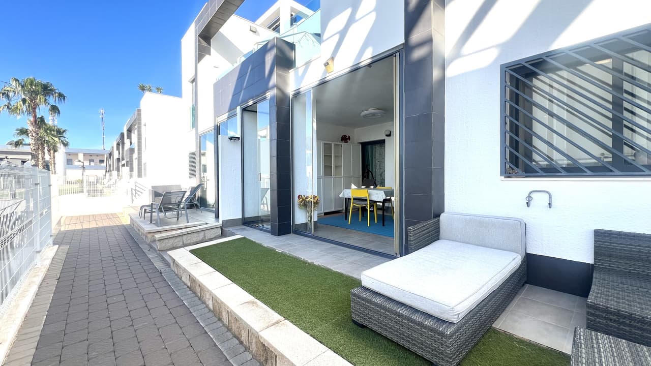 Discover this beautiful apartment located in La Zenia, just a short distance from the beach and within walking distance to the popular La Zenia Shopping Center.The property offers 2 comfortable bedrooms and 2 modern bathrooms, all finished to a high standard with a stylish and contemporary interior.With a built area of 60 m² set on a 70 m² plot, the apartment provides a perfect balance of indoor and outdoor living.Residents can enjoy a well-maintained communal swimming pool, ideal for relaxing and enjoying the Mediterranean climate.The property also includes a private garage space as well as an additional private parking spot outside for extra convenience.A perfect opportunity for a holiday home, investment, or permanent residence in one of the most desirable areas of the Costa Blanca.