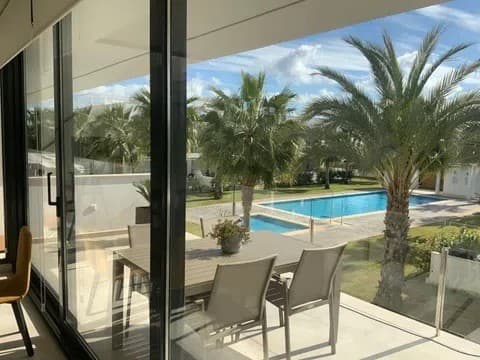 We present this beautiful property, located on the first floor of a modern, well-maintained building in the charming coastal town of Mar de Cristal, known for its peaceful atmosphere, proximity to the Mar Menor, and excellent connections to amenities and entertainment venues.With a built area of 85m², this apartment stands out for its natural light, functional layout and excellent condition, making it ideal for moving into without renovation.Layout and spaces:2 spacious bedrooms with fitted wardrobes, perfect for families or those needing extra space to work from home.2 complete bathrooms, one en suite, designed with modern, high-quality materials.Elegant living-dining room with direct access to a private terrace, perfect for enjoying the Mediterranean climate.Open plan kitchen, fully equipped with all necessary appliances and a breakfast bar, ideal for meetings and informal dining.Separate laundry room and storage room provide functionality and extra storage space.Extras and equipment:Air conditioning is installed and pre-installed in the other rooms.Sold semi-furnished.Armored door for extra security.Intercom.Access to a fantastic communal swimming pool and sun terrace, ideal for relaxing on summer days.Private underground parking space and storage room included in the price.Prime location:Just a 5-minute walk from the beaches of the Mar Menor.30 minutes drive from the nearest airport.Within walking distance of restaurants, shops, supermarkets and entertainment venues (10 minutes).Close to prestigious golf courses (10 minutes), such as La Manga Club.With a south-facing position, this property enjoys excellent natural light throughout the day, making it a warm, welcoming and highly energy-efficient home.
