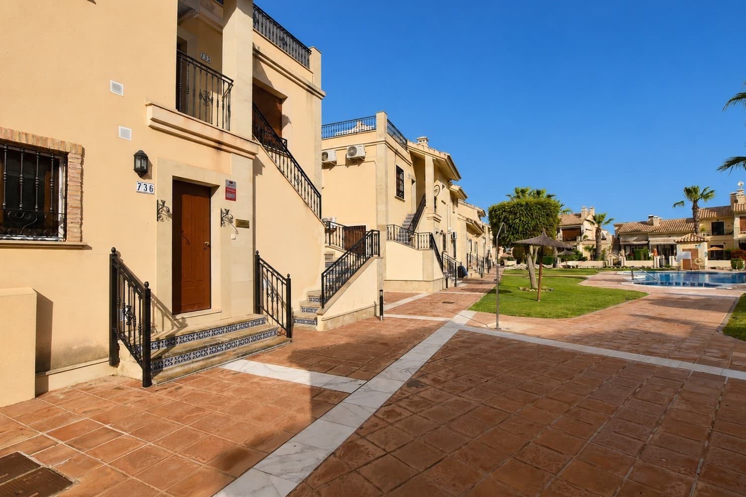This beautifully maintained ground floor apartment is located in the prestigious La Finca Golf Resort in Algorfa, one of the most sought-after residential areas on the Costa Blanca South.The property offers bright and comfortable living spaces, a beautiful private garden with flowers and greenery, and lovely views towards the golf course.Residents benefit from access to a stunning communal swimming pool surrounded by natural grass areas, as well as off-road parking. The apartment also includes air conditioning and is sold fully furnished.The property has been extremely well cared for and offers a warm and welcoming atmosphere, ideal for comfortable Mediterranean living.Ideally situated within walking distance of restaurants, bars, shops, and local amenities. The beaches of Guardamar del Segura are approximately 15–20 minutes away, while Alicante Airport is around 40 minutes by car.An excellent opportunity as a permanent home, holiday property, or investment on the Costa Blanca South.