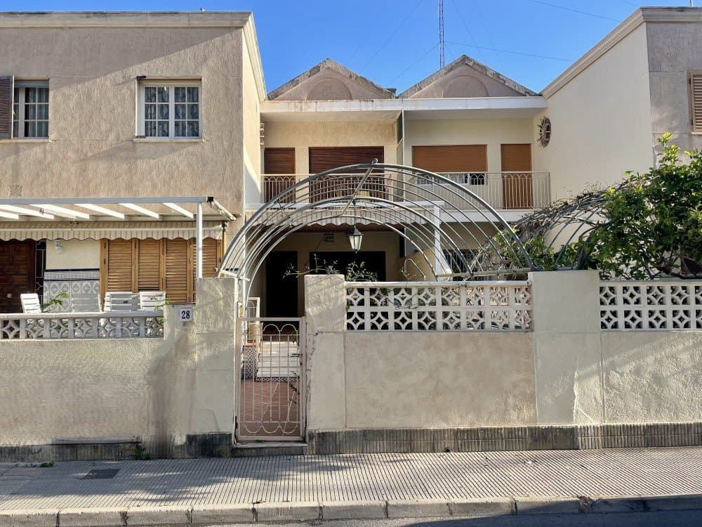 We are pleased to present this attractive duplex property in Santa Pola, ideal both as a permanent residence or a holiday home by the sea.The property offers approximately 110 m² of built area, complemented by a fantastic 45 m² terrace/garden with awning, perfect for enjoying the Mediterranean climate all year round. It also features a barbecue area, creating an ideal outdoor space for entertaining family and friends.On the ground floor, there is a spacious and bright living-dining room with a fireplace, providing direct access to the outdoor terrace and enhancing the sense of space and comfort. This level also includes an independent kitchen, one bedroom, utility area, storage room and a guest toilet, offering a practical and well-designed layout.The first floor comprises three bedrooms, all benefiting from excellent natural light, creating a warm and comfortable living environment.The property is in good condition and includes air conditioning, fitted wardrobes and a north-facing orientation, ensuring a pleasant indoor temperature during the warmer months.Ideally located just 150 metres from the beach, next to the Santiago Bernabéu promenade, the property enjoys an excellent setting. Within 50 metres you will find all essential amenities, including a shopping centre, cinemas and supermarkets, and only 10 minutes from the centre of Santa Pola, home to its castle and marina/fishing port.Santa Pola is a charming coastal town in the Alicante province, with around 40,000 residents. It is well known for its welcoming atmosphere, extensive coastline and over 10 kilometres of seafront promenade, lined with restaurants and leisure areas. The island of Tabarca is just a 10-minute boat trip away, making it a must-visit destination.A fantastic opportunity to enjoy the Mediterranean lifestyle in a prime location!!