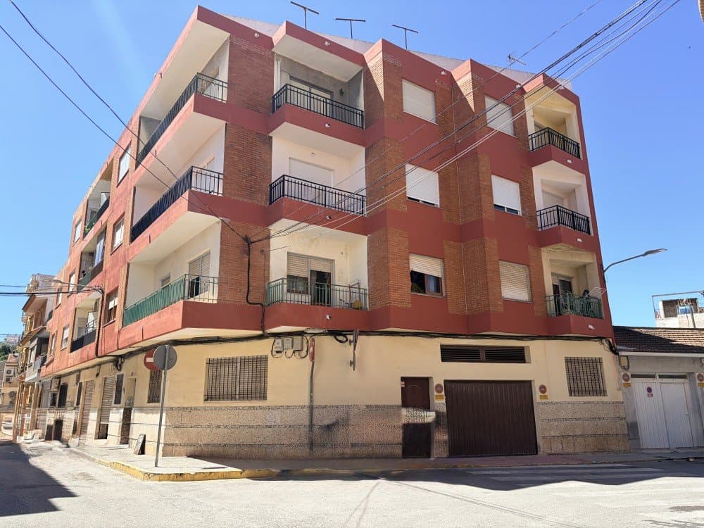We are pleased to present this outstanding apartment located in the heart of Rojales, offering a prime setting that perfectly combines convenience, amenities, and quality of life. Situated on the second floor, the property has been fully refurbished to a high standard, including completely renewed plumbing and electrical installations, ensuring long-term reliability and efficiency.The apartment boasts a total built area of 133 m², thoughtfully laid out to maximise space and comfort. It features three generously sized bedrooms, ideal for families or those in need of additional space for a home office or guests, as well as two modern bathrooms finished in a contemporary style.One of the key highlights of this property is its spaciousness and brightness. Large windows and an excellent orientation allow for an abundance of natural light throughout the day, creating a warm and inviting atmosphere.Its central location is particularly appealing, with a wide range of shops, supermarkets, cafés, and restaurants just a short walk away. Rojales is a charming town known for its relaxed lifestyle, close proximity to the beautiful beaches of the Costa Blanca, and excellent transport connections. It offers a perfect blend of traditional Spanish character and modern living, with a rich cultural scene and diverse leisure options all year round.This property represents an excellent opportunity both as a permanent residence and as a solid investment in one of the most sought-after areas of the Vega Baja region!!