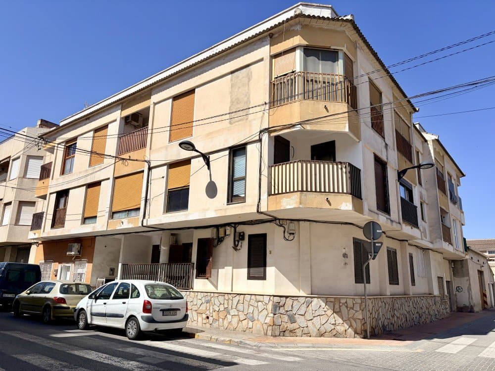 Ground-floor apartment with great potential located in Formentera del Segura, a peaceful and well-connected town in the heart of the Vega Baja region.The property offers 110 m² of built area, thoughtfully distributed into three spacious bedrooms, two full bathrooms, a large and bright living room ideal for family living, and a separate kitchen, providing excellent scope for renovation and customisation.This property requires refurbishment, making it a fantastic opportunity for investors or buyers looking to create a bespoke home in a desirable location.Being situated on the ground floor, it offers easy access and convenience, particularly suitable for families or those with reduced mobility.The apartment is ideally positioned close to all essential amenities, including shops, supermarkets and a variety of restaurants. It is also located within close proximity to a school, making it especially attractive for families.Formentera del Segura is a charming town known for its traditional character, welcoming atmosphere and high quality of life. Its proximity to nearby towns such as Rojales and Guardamar del Segura allows residents to enjoy both local amenities and beautiful Mediterranean beaches just a short drive away.The area also benefits from good road connections and is conveniently located within easy reach of Alicante-Elche Miguel Hernández Airport, making it ideal for both permanent living and holiday use.A superb opportunity to develop a personalised home or secure a promising investment with strong potential for value growth!!