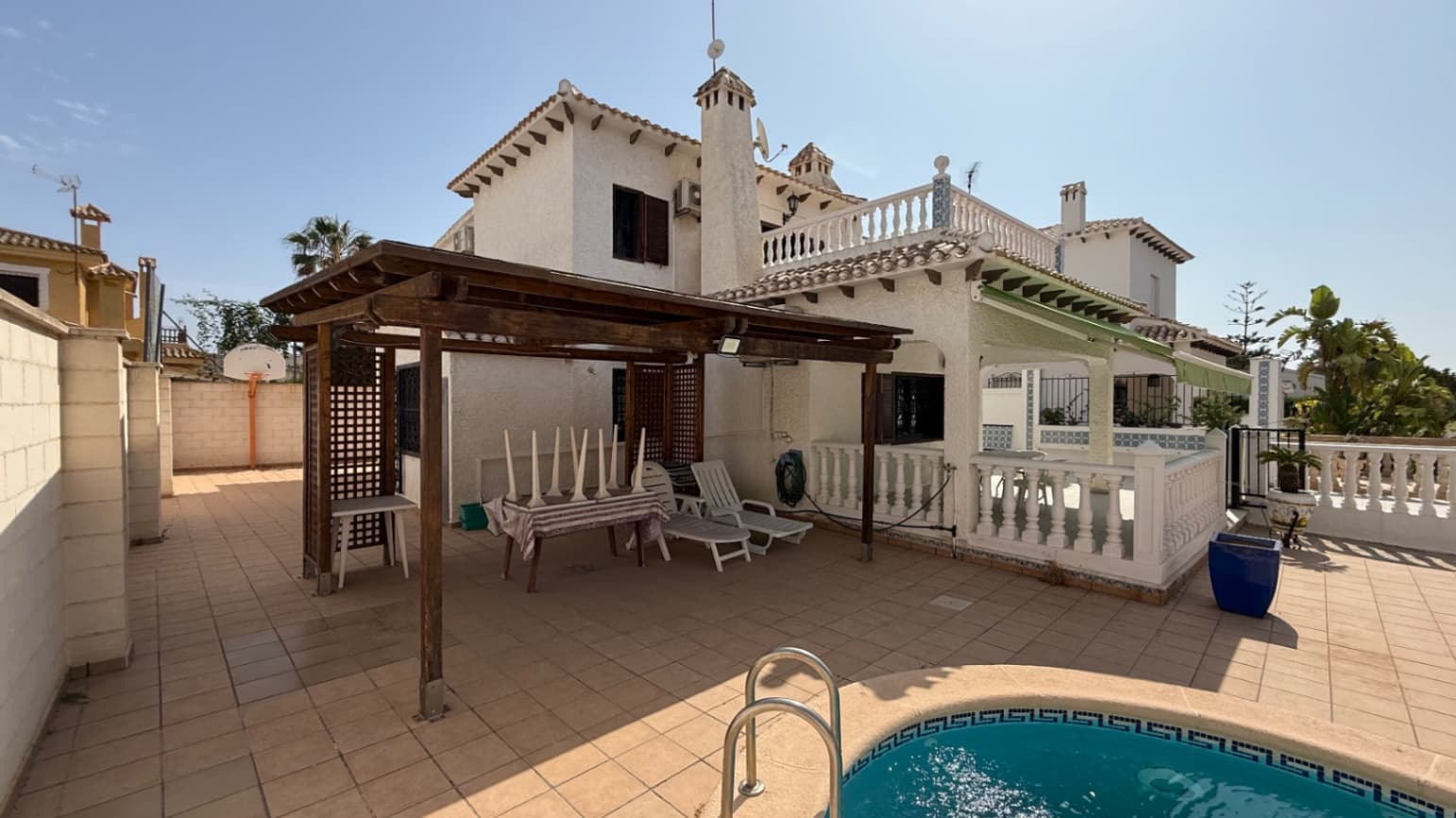 Rustic 4-Bedroom Chalet by the Beach – La Zenia, SpainJust a 2-minute walk from the shore, this charming rustic-style chalet in La Zenia offers 4 bedrooms, 2 bathrooms, and warm Mediterranean character. With natural stone details, wooden beams, and inviting living spaces, it’s the ideal coastal retreat for families, holidaymakers, or anyone seeking relaxed seaside living