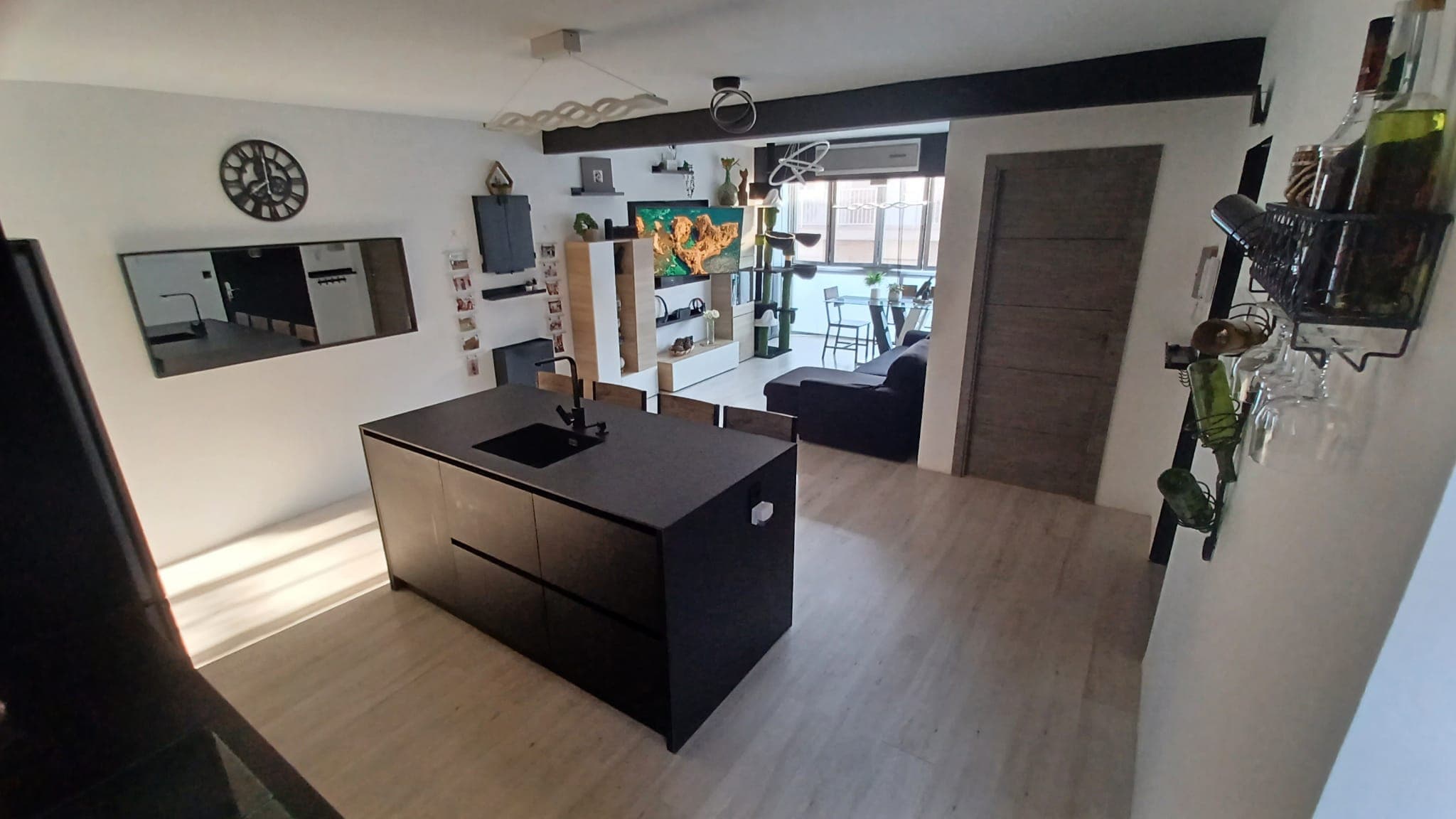 High quality industrial style apartment, completely renovated and ready to enjoy from the first minute. Composed of three bedrooms and a full bathroom, terrace with laundry room and kitchen open to the living room and dining room.All the furniture is custom made, providing greater spaciousness to the space. The bedrooms have a large walk-in closet and there is a large storage capacity throughout the house. Located in a small community of neighbors with a low annual fee, the building has been recently renovated from top to bottom.The apartment is located 20 steps from the valley that goes down to Playa de los Jesuitas in Torre de la Horadada, a beautiful and quiet beach on the Costa Blanca, with fine golden sand and crystal-clear waters. The town has all kinds of services and is at the foot of the AP7, being able to reach towns such as Cartagena, Murcia, Elche or Orihuela.