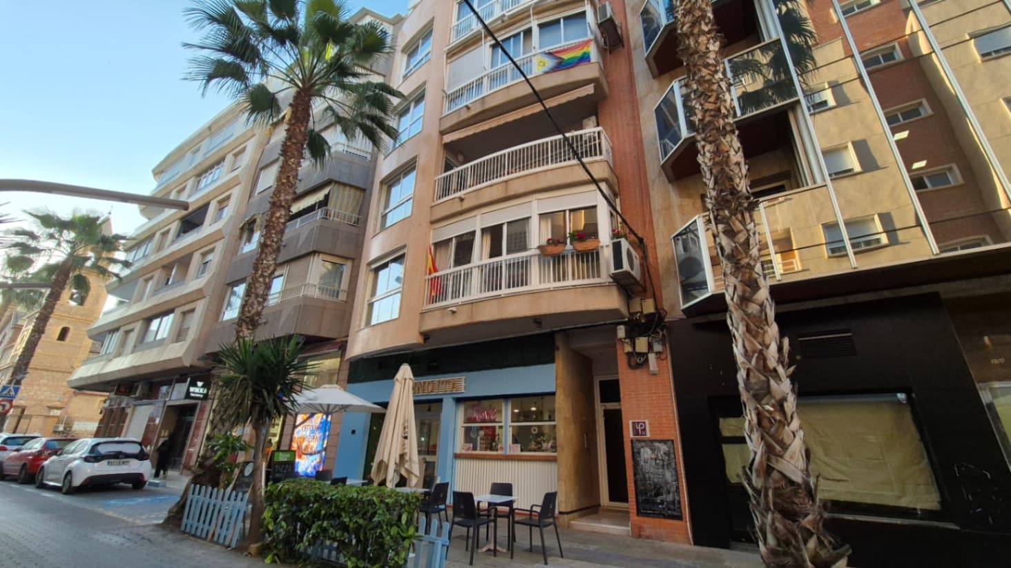 Spacious 3-Bedroom, 2-Bathroom First-Floor Apartment in the Heart of TorreviejaLocated in the vibrant centre of Torrevieja, this well-maintained first-floor apartment offers the perfect blend of comfort and convenience. The property features three generously sized bedrooms and two bathrooms, one of which is an en-suite to the master bedroom.The apartment is in very good condition throughout, with a bright and airy living space, a fully equipped kitchen. Its central location means you're just a short walk from shops, restaurants, the marina, and the beach – ideal for both permanent living or as a holiday home.Don’t miss the opportunity to own this fantastic apartment in one of the most sought-after areas of Torrevieja!