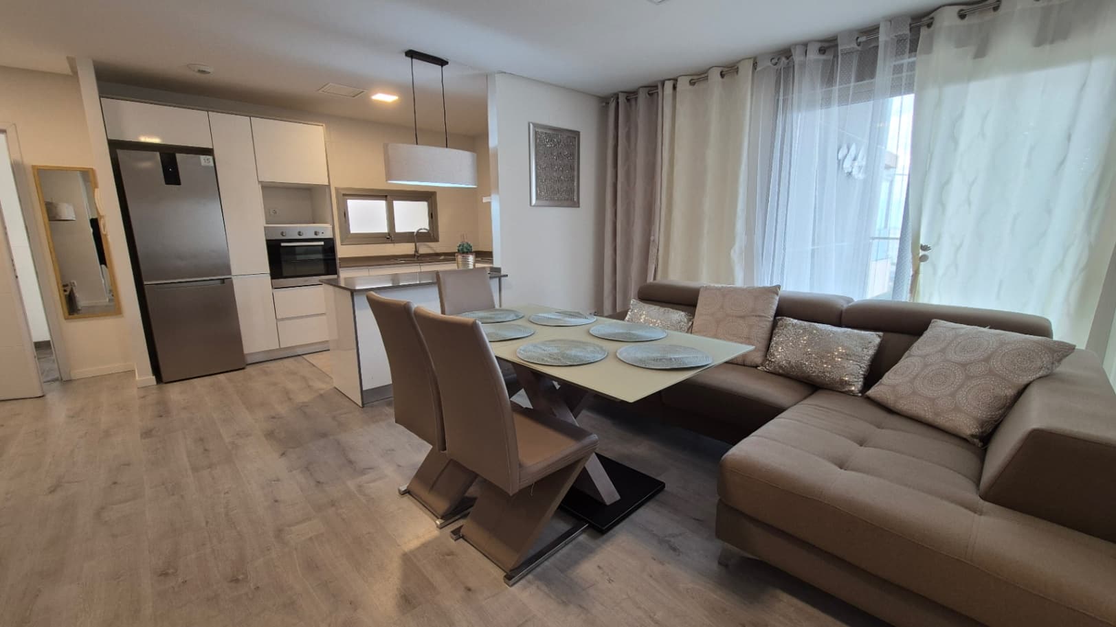 Modern 2-Bedroom Penthouse in La Zenia with Luxurious AmenitiesExperience upscale coastal living in this stunning south-facing penthouse located in the heart of La Zenia. This modern 2-bedroom, 2-bathroom home offers a perfect blend of style, comfort, and convenience.Enjoy bright, sun-drenched interiors thanks to the optimal south-facing orientation, with an open-plan living area that flows seamlessly to a spacious private terrace and private solárium ideal for relaxing or entertaining. The master suite features an en-suite bathroom, while the second bedroom offers flexibility for guests or a home office.The property includes private parking and access to exceptional community facilities, including both outdoor and indoor swimming pools, a full-service spa, and beautifully maintained gardens. All within walking distance to shops, restaurants, and the beach, this penthouse offers the ideal blend of luxury and location.