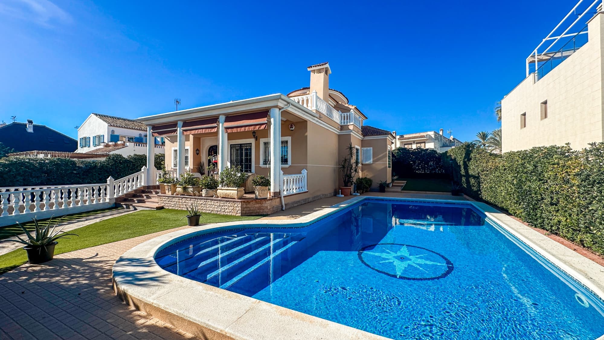Independent Mediterranean-style villa, located just 180 metres from La Mata beach, with sea views, in one of the most sought-after areas of the Costa Blanca.The property is distributed over spacious and bright rooms and features six bedrooms and five bathrooms, making it ideal both as a permanent residence and as a holiday home for families. Its south-facing orientation ensures excellent natural light throughout the day.Outside, the villa offers a private swimming pool, surrounded by terrace areas perfect for enjoying the Mediterranean climate, as well as landscaped gardens that provide privacy and tranquillity.Among its features are central heating powered by diesel, air conditioning throughout the property, and a garage with capacity for two vehicles.In addition, the property includes a basement designed as a second independent living area, featuring one bedroom, a complete bathroom and a fully independent kitchen, making it very suitable for hosting guests in comfort and privacy.An exclusive property that combines proximity to the sea, spaciousness, comfort and Mediterranean character, ideal for those seeking quality of life just steps from the beach.