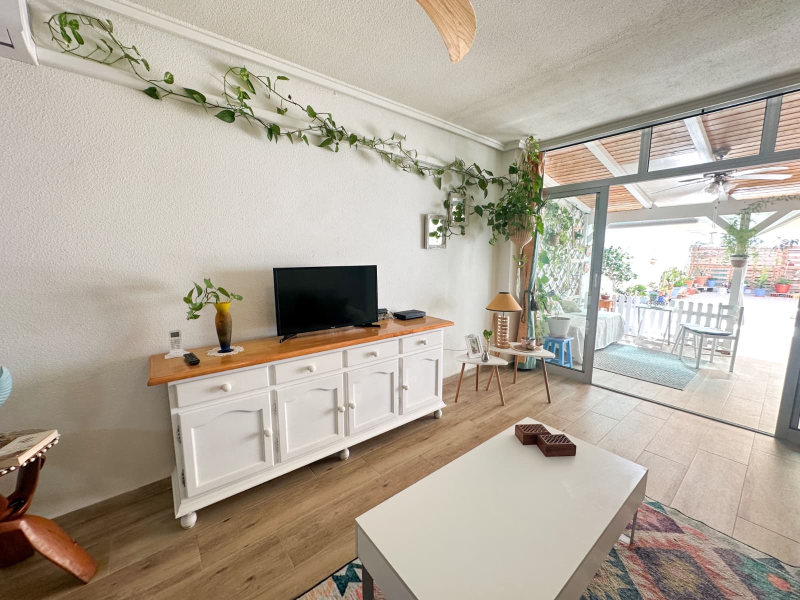 Just one street up from the popular Playa del Cura, this beautifully presented 2-bedroom, 1-bathroom property offers the perfect blend of location, comfort, and outdoor living. Maintained in perfect condition, the home is ready to move into, featuring a bright and welcoming interior with well-proportioned rooms and a modern finish throughout.One of its standout features is the exclusive, generously sized patio area—ideal for relaxing in the sun, entertaining guests, or enjoying al fresco dining in complete privacy. Its proximity to the beach means you’re only moments away from the seafront promenade, restaurants, and all local amenities, while still enjoying a शांत and residential setting.This is an excellent opportunity for a holiday home, rental investment, or permanent residence in one of Torrevieja’s most sought-after areas.