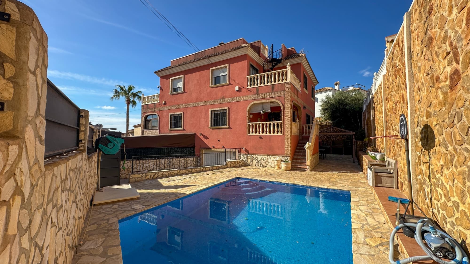 This townhouse (adosado), built in 2007, offers a well-balanced combination of space, comfort, and potential, making it an excellent opportunity for both permanent living and holiday use. The property provides 3 bedrooms and 4 bathrooms distributed across 100 m² of built area, set on a 180 m² private plot.Inside, the home has been partially renovated with tasteful, modern updates that enhance its overall appeal while still leaving scope for the new owner to personalise certain areas to their own style and preferences. The layout is practical and functional, with multiple bathrooms adding convenience for family life or hosting guests.The northeast orientation allows for pleasant, natural light throughout the day without excessive heat, contributing to a comfortable indoor atmosphere year-round. Climate control is already in place, with air conditioning and heating installed, ensuring the property remains comfortable in every season.Externally, the home is designed for enjoying the Mediterranean lifestyle. It features a private swimming pool, ideal for cooling off during warm months, and is surrounded by high perimeter walls that provide excellent privacy and a sense of seclusion. A private garage adds further convenience, offering secure off-street parking and additional storage options.The property is sold fully furnished, allowing for a smooth and immediate move-in experience. Importantly, there are no community fees, which keeps ongoing costs low and adds to its overall attractiveness.Overall, this is a versatile and well-located townhouse that combines privacy, outdoor living, and solid interior space, with the added benefit of recent improvements and the opportunity to further personalise it into a truly individual home.