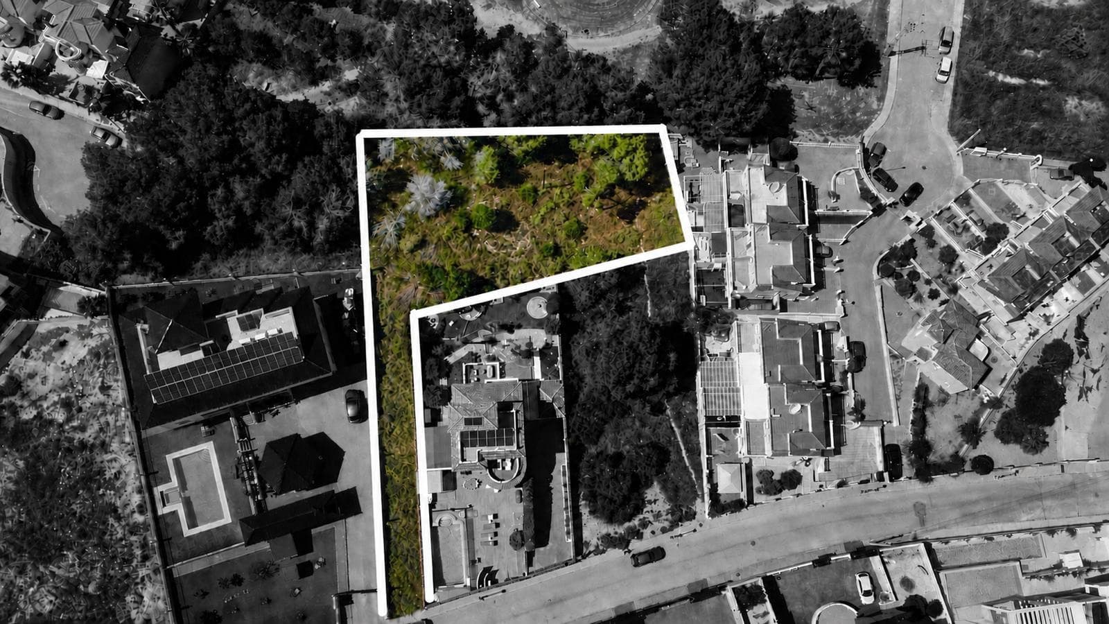 This impressive 1,294 m² plot is located on a prestigious street surrounded by exquisite villas and mansions, in a quiet and highly desirable neighborhood. Offering ample space and privacy, it presents a unique opportunity to create a luxurious, custom-built residence in an exclusive setting. With its serene atmosphere and elegant surroundings, this plot provides the perfect foundation for a dream home in one of the area’s most sought-after locations.