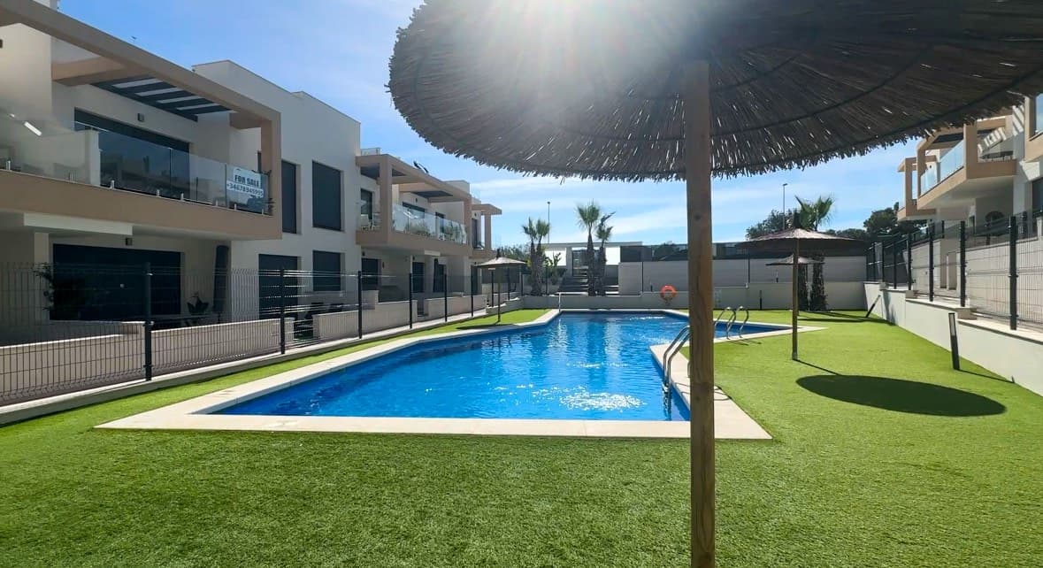 Modern Top Floor Bungalow for Sale in Orihuela CostaBeautiful semi-new top floor bungalow located in the highly sought-after area of Orihuela Costa, close to all amenities, golf courses, restaurants, shops, and just a short drive to the beaches.This stylish and modern property offers 2 spacious bedrooms and 2 contemporary bathrooms, designed with comfort and quality in mind. The bright open-plan living and dining area flows perfectly into the fully equipped modern kitchen, creating an ideal space for both relaxing and entertaining.One of the standout features of this home is the large private roof terrace/solarium, perfect for enjoying the Mediterranean sunshine, outdoor dining, or simply relaxing with panoramic views.The property is part of a well-maintained community and is ideally situated near several renowned golf courses, shopping centres, and all essential services, making it perfect as a holiday home, investment, or permanent residence.Key Features:• 2 Bedrooms• 2 Bathrooms• Semi-new modern design• Private roof terrace/solarium• Bright open-plan layout• Close to golf courses• Near shops, restaurants, and amenities• Short drive to beaches• Excellent location in Orihuela CostaA fantastic opportunity to own a modern home in one of the Costa Blanca’s most desirable areas.