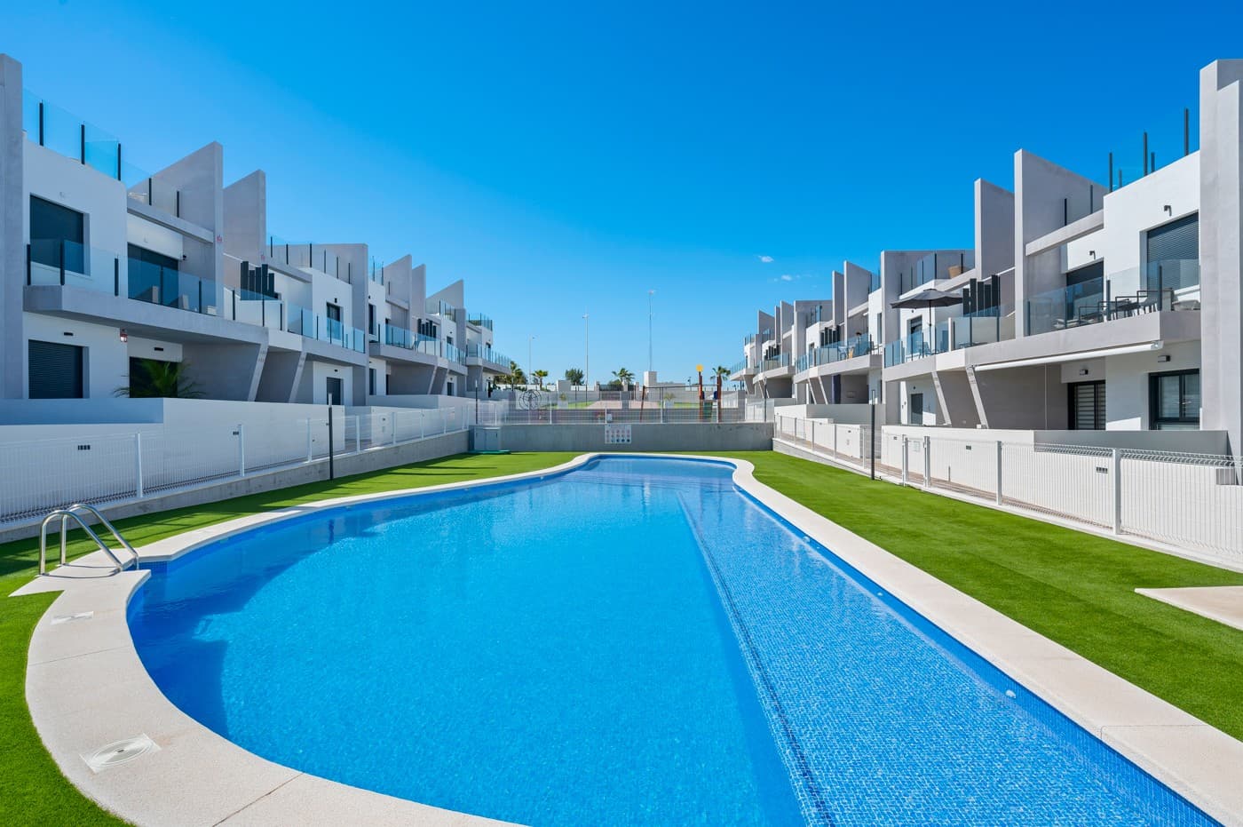 In San Miguel de Salinas, this recently built penthouse is located in a prime setting within a small scale and pleasant residential complex where tranquillity and comfort are key. The property combines modern finishes with beautiful open views and a convenient location close to all amenities.The penthouse offers two bedrooms and two bathrooms and features a practical layout with an open living area and kitchen that creates a bright and comfortable atmosphere. From the living room you have access to the terrace overlooking the inner garden and the communal swimming pool.The property also benefits from a spacious private solarium with impressive views over the surrounding natural areas and the pink salt lake, a unique place to relax and enjoy the surroundings.The property is south facing and is sold fully furnished, including household items, making it ready to move into.The residence is fully gated and features a communal swimming pool and a playground, creating a pleasant and secure environment. The project is intentionally small scale, offering a calm and cosy atmosphere, ideal for those seeking relaxation and privacy.Thanks to its location in San Miguel de Salinas, shops, restaurants, golf courses and beaches are all within easy reach, making this property ideal as a holiday home, rental investment or comfortable permanent residence.A property that combines views, tranquillity and quality.