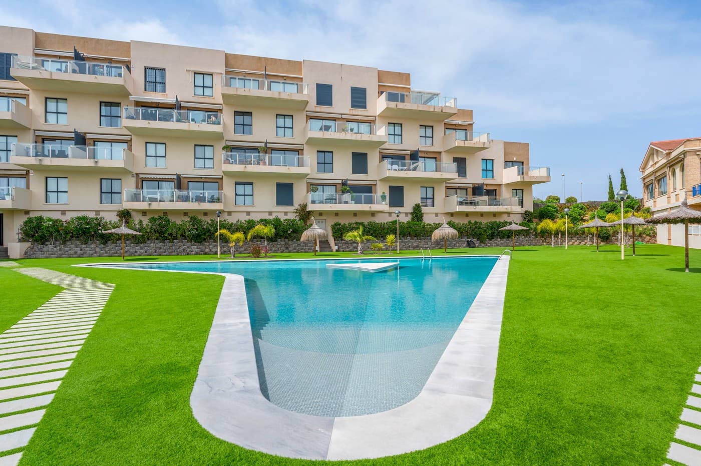 Located in the popular La Zenia area, this bright apartment is set within the exclusive Residencial Sabrina, a well-maintained complex with a communal swimming pool. Thanks to its south-facing orientation, the property enjoys sunshine and natural light throughout the day.The apartment (66 m²) features two bedrooms and two bathrooms, one of which is en suite. The open-plan living area with integrated kitchen creates a modern and comfortable living space. From the living room, you access a cozy terrace, ideal for enjoying the Mediterranean climate.The property is sold fully furnished and equipped with air conditioning, making it ready to move in. It also includes a parking space and a practical storage room.A key highlight is the existing tourist license, currently generating attractive returns—perfect as an investment or holiday home.Thanks to its excellent location, beaches, shops, and restaurants are all within easy reach.A turnkey apartment offering sun, comfort, and strong investment potential.
