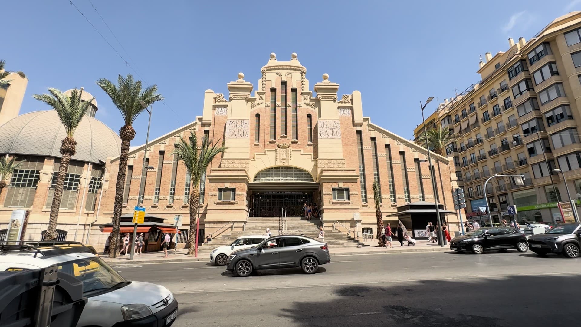 Commercial premises in Alicante Central Market55 sqm premises priced at €295,000. This is the transfer of a concession valid until 2041. There is no rent to pay, only a quarterly fee of €700.Located in the iconic Alicante Central Market, one of the city’s most representative and visited buildings, this commercial property offers a unique opportunity to start or invest in a lively environment full of history and constant activity. The market, with its modernist style and high architectural value, is a daily meeting point for both residents and tourists, enjoying an exceptionally high footfall throughout the year.The property consists of 4 combined units located inside the market, providing a generous commercial space with multiple layout possibilities. Thanks to its configuration, the premises can be easily adapted to almost any type of business, whether gastronomic, retail or service-oriented, according to the new owner’s needs.Currently operating as an Italian takeaway food business and grocery store, the premises are fully operational, demonstrating the versatility of the space and its suitability for food-related activities. However, its layout allows for a complete transformation to develop a new commercial concept in one of Alicante’s most sought-after locations.An exceptional opportunity to establish your business in a prestigious setting with charm and a constant flow of customers, right in the heart of the city.