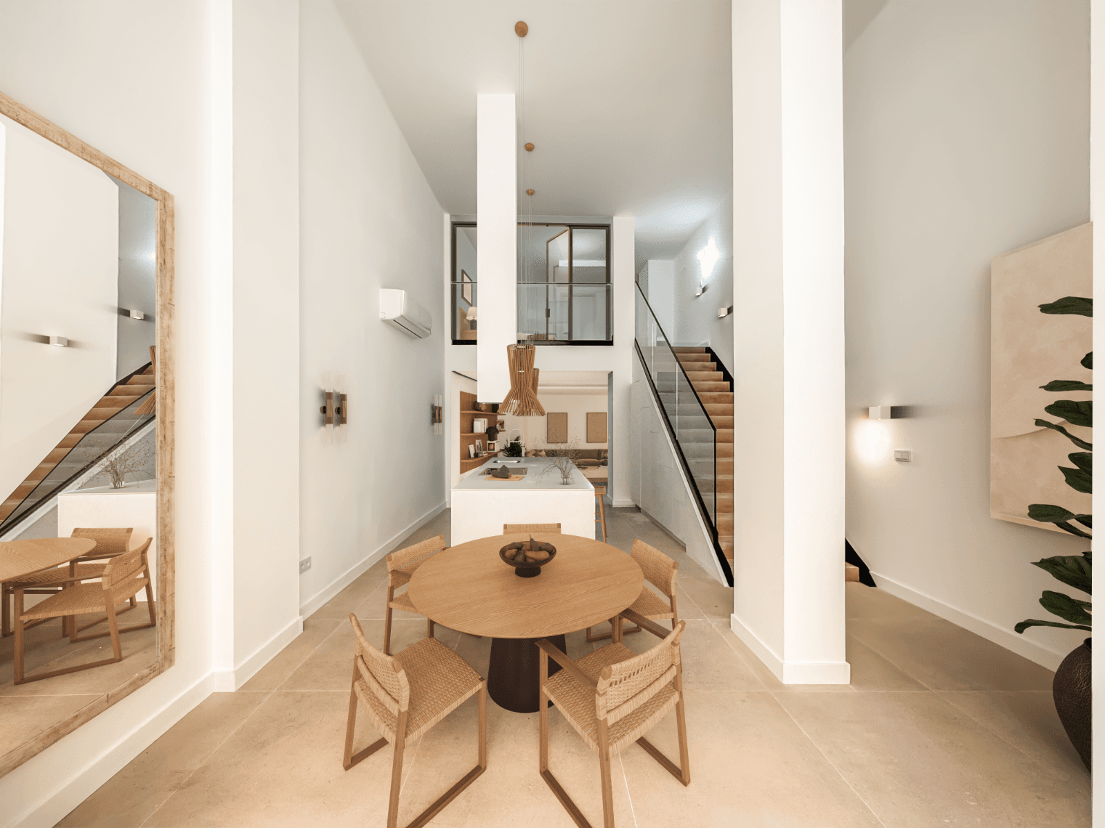 Renovated Apartment in Alicante Old TownIn the heart of Alicante’s old town, this exclusive ground-floor apartment combines history, style, and contemporary comfort. Originally a commercial space, it has already received approval for change of use to residential, pending official registration by the city council in 2–3 months.With 143 m² built, the property offers 2–3 bedrooms, 2 full bathrooms, and an additional guest toilet, all renovated with high-quality materials. Its impressive ceilings of nearly 6 meters and entrance door of almost 4 meters create a unique sense of space and light.Fully renovated in 2025, the apartment is delivered clean and unfurnished, ready for the new owner to personalize. Every detail has been carefully selected to create an elegant, functional, and unique home.Located in one of Alicante’s most emblematic areas, this property allows you to enjoy urban life with all conveniences: Mediterranean restaurants, boutique shops, and a neighborhood full of history and culture. Just minutes away are fine sandy beaches such as Postiguet and the Explanada de España, as well as the port and parks that make Alicante a vibrant and cosmopolitan city, in the heart of the Costa Blanca.An exceptional opportunity for those seeking space, design, and a prime location in Alicante’s old town.