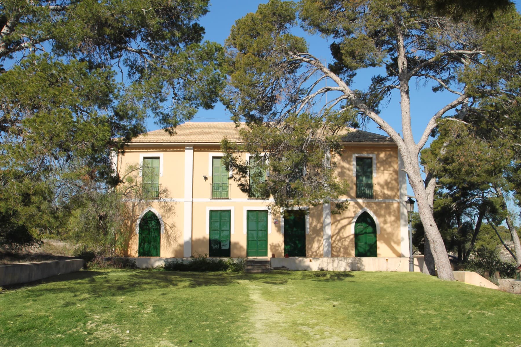 Historic Estate in Santa Faz - A Legacy of History and EleganceProperty FeaturesThe estate consists of a majestic main building constructed in 1940 with an elegant rectangular structure and a hipped roof, facing southeast.Built area:Ground floor: 178.56 m² + 59.40 m² annex = 237.96 m²First floor: 178.56 m²Total built area: 357.12 m² + 59.40 m² annex = 416.52 m²Plot: Extensive 10,255 m² surface, with gardens and a second auxiliary building ideal for storage or additional projects.Prime location:15 minutes from Alicante15 minutes from San Juan Beach5 minutes from San Juan University HospitalWhile the estate requires rehabilitation, its vast space and historical essence make it an excellent investment opportunity to develop an exclusive event venue, wedding location, or private celebration space.A Refuge of Culture and TraditionThis property is not just an architectural landmark but a living testimony to Alicante's history. The estate, known as "Ruaya", has been home to generations of the Esplá family and a gathering place for intellectuals, musicians, and artists.Its origins date back to the 19th-century aristocracy, passing through illustrious families until it became a sanctuary of inspiration for Oscar Esplá himself. Even figures like Antoine de Saint-Exupéry flew over its lands to greet its residents.Its timeless charm is felt in its walls, terraces, and the tranquility of its surroundings, where century-old pine trees and the fragrance of jasmine and night-blooming flowers create an unparalleled atmosphere.A Unique OpportunityNow, this historic gem opens its doors to new owners who wish to preserve its legacy and transform it into an exceptional project. If you seek a space with soul, history, and infinite possibilities, Ruaya is waiting for you.For more information, contact us, and we will gladly send you the complete property dossier.