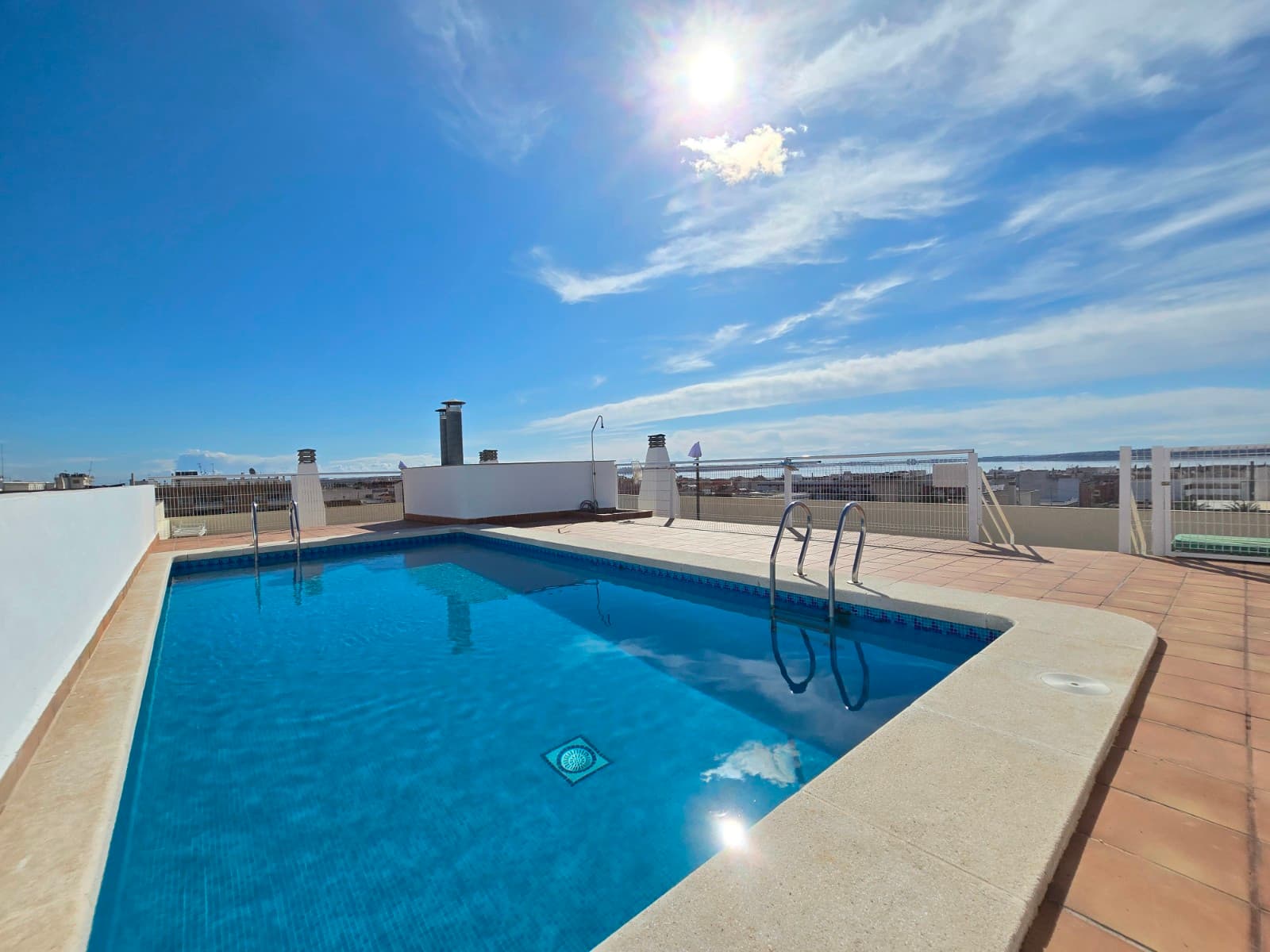 This beautiful flat is located in the heart of Los Montesinos, a typical Spanish village where you can still experience authentic village life, yet have all amenities within easy reach. Supermarkets, restaurants, cafés and shops are within walking distance, allowing you to live or stay here comfortably and carefree.The flat has three spacious bedrooms and two bathrooms, ideal for a family, guests or as a second home. The bright living room opens onto a cosy balcony where you can enjoy the view of the surroundings and the daily life of the village.The property has a separate, fully equipped kitchen with ample work and storage space, perfect for those who love to cook and want to discover Spanish cuisine.At the top of the building there is a communal solarium with a swimming pool. Here you can relax, sunbathe and enjoy the panoramic views of the village and the surrounding countryside.This flat combines comfort, space and an excellent location in a charming Spanish village – an ideal place to live permanently, spend your holidays or invest on the Costa Blanca.SUMA: 220 euros/year.Community fees: 828 euros/year.