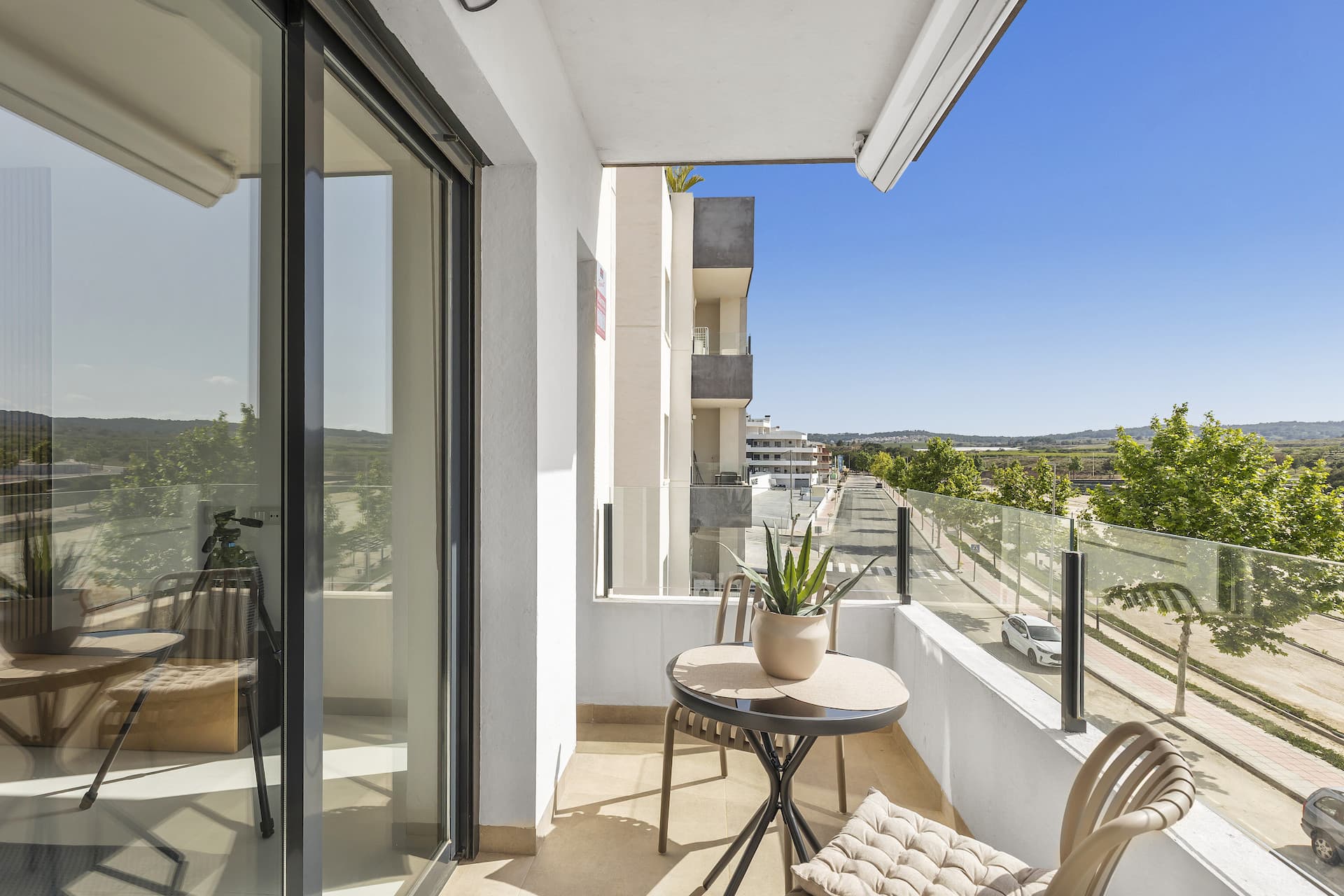 For sale: modern apartment in San Miguel de Salinas, offering 62.77 m² of well-designed internal space. Built in 2023, this property features two comfortable bedrooms and two contemporary bathrooms, making it ideal for families or those seeking extra space. The apartment is fully furnished, allowing you to move in with ease. Richly equipped, such as: air conditioning, blinds on the windows, awnings on the balcony.Enjoy the benefits of a gated complex with added security and peace of mind. The building is equipped with an elevator for convenience. Residents have access to a communal swimming pool, perfect for relaxing or socializing with neighbors.Admire wonderful sunsets from your balcony or softa, enjoying the peace and nature.The west-facing orientation fills your home with natural light and offers breathtaking panoramic views, enhancing your living experience. A private Storage provides valuable storage space.San Miguel de Salinas is a charming area known for its tranquil environment and beautiful scenery, with a blend of local amenities, cafes, and shops. The community atmosphere makes it an ideal place to live while still being close to lively coastal attractions.This attractive apartment is offered by Advisor Estate, ensuring a smooth and professional transaction from start to finish. Make this modern, well-located property your new home today.Costs:- IBI 380 Euro / year- Communicty 42 Euro / monthly
