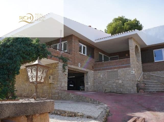 Bedrooms: 6, Bathrooms: 3, Villa in la Nucia, Alicante, Spain