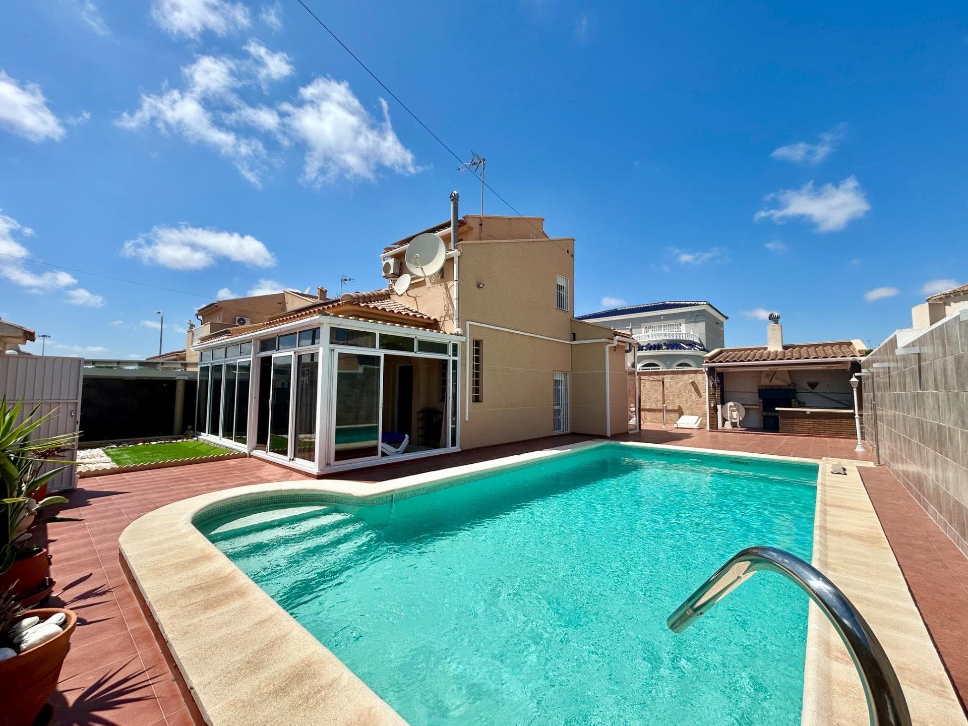 Bedrooms: 3, Bathrooms: 2, Villa in Torrevieja, Alicante, Spain