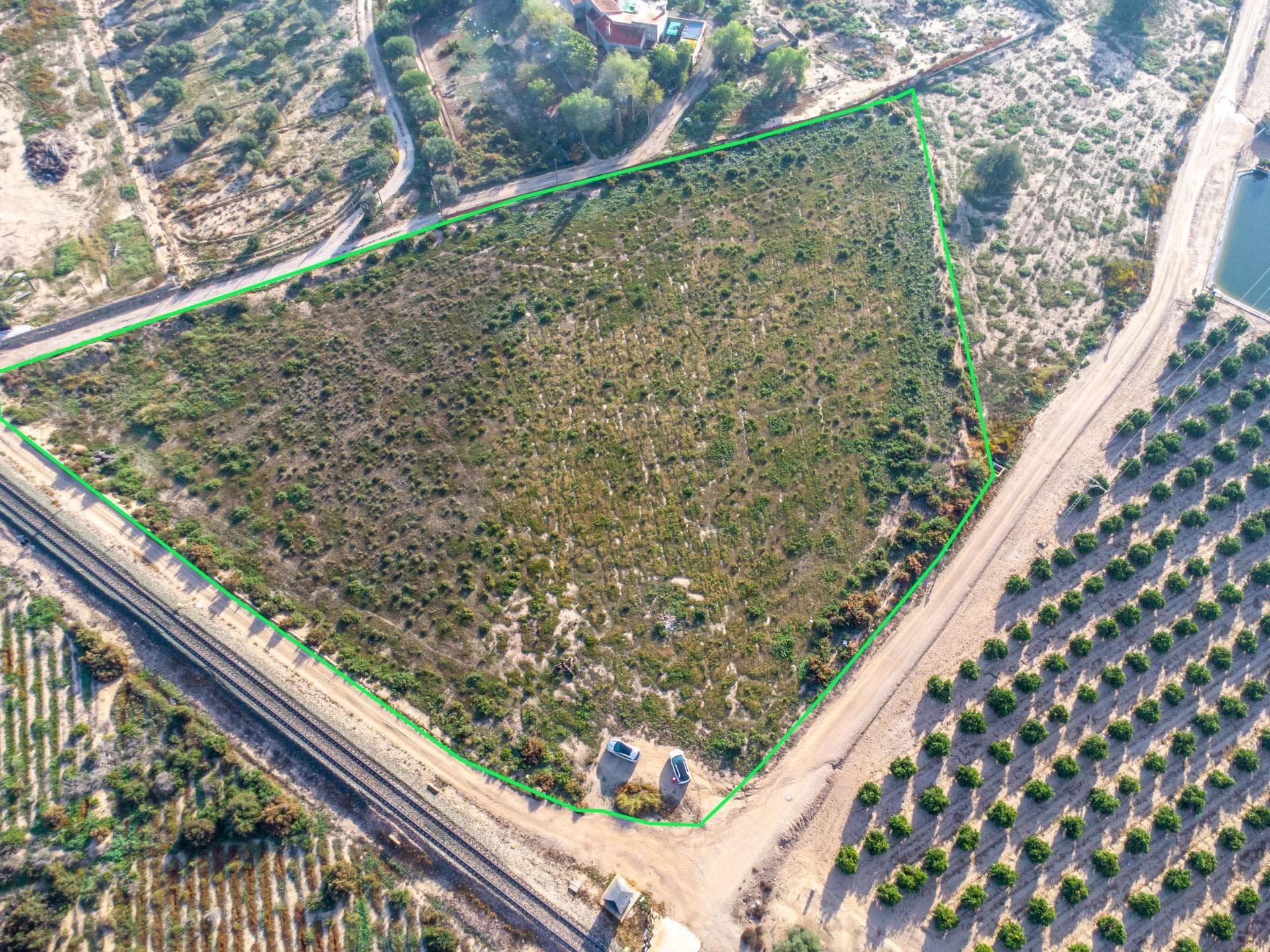 Rustic land for sale of just over 12,000 m² located in the municipality of Crevillente, set in an open and peaceful environment with good access. An excellent opportunity for investors or professionals in the agricultural sector looking for space, long-term potential and versatility. The plot is classified as non-developable land with mixed permitted uses, allowing the development of agricultural, livestock or forestry projects, as well as the construction of warehouses, technical facilities and buildings linked to agricultural activity, always in accordance with current regulations. Permitted uses: Facilities and warehouses linked to agricultural, livestock or forestry activities. Housing linked to an agricultural exploitation (subject to administrative authorisation). Activities related to services and infrastructure permitted by planning regulations. Special projects subject to the corresponding administrative procedures and approvals. The size of the plot comfortably meets the usual requirements for this type of use, making it a solid base for professional agricultural projects or medium- to long-term investments. A plot with strong development and exploitation potential, ideal for investors seeking rustic land with real possibilities and clear regulatory support. For further information, urban planning documentation or a feasibility study adapted to your project, please contact us without obligation.