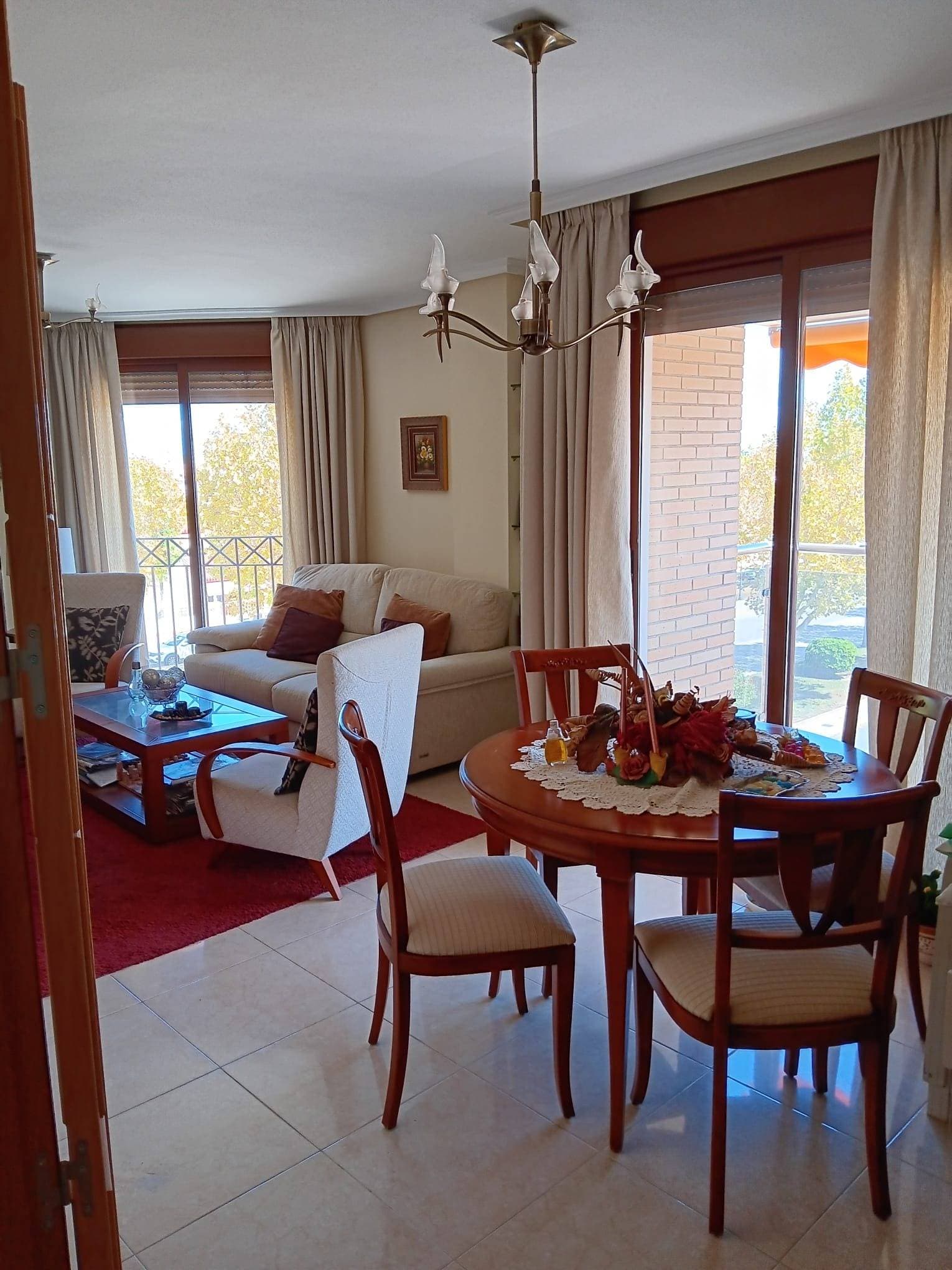 For sale: a spacious and bright apartment on the second floor with elevator, boasting 165 m², located right in the center of Pilar de la Horadada, Alicante. The property stands out for its generous spaces and excellent layout, offering 3 bedrooms, 2 full bathrooms, a cozy living room with access to a balcony, and a fully equipped kitchen. It features central air conditioning, an underground parking space, and a storage room, providing comfort and practicality for everyday life. The apartment is sold furnished and ready to move in, surrounded by all essential services such as supermarkets, restaurants, pharmacies, and hospitals. A unique opportunity to enjoy a spacious home in perfect condition, located in one of the most sought-after areas of the town.