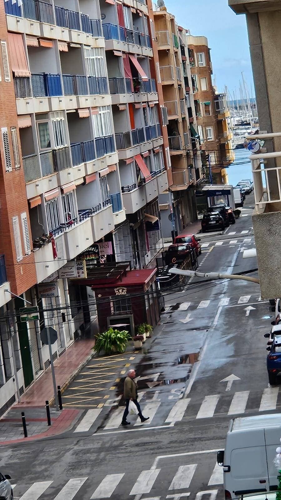 Discover this charming penthouse located in the sought-after Acequión area of ​​Torrevieja. With an attractive price of €167,200, this property offers a built area of ​​60 m² and a usable area of ​​56 m², perfect for those seeking both comfort and style 🌅. Its southwest orientation allows you to enjoy the sun for much of the day ☀️. The home features three double bedrooms, ideal for families or as extra space 🛏️, plus a single room that can be used as an office or multipurpose room 📚. The bathroom is fully equipped 🔧, and there is no additional toilet. A standout feature is its location just 300 meters from the sea, where you can enjoy unforgettable days by the beach 🌊🏖️. Extras include a communal swimming pool 💦, perfect for cooling off during the warm Spanish summers; All rooms are exterior-facing, providing abundant natural light ✨ and panoramic views from your terrace 🍃🌄. Proximity to buses 🚍 makes public transport easily accessible, while shopping centers 🛒, schools 🎓, and medical facilities 👩‍⚕ make this property even more attractive. There are also nearby children's play areas perfect for your little ones 🤸‍♂️. This move-in ready home represents a unique opportunity, whether you're looking for a permanent residence or a real estate investment.