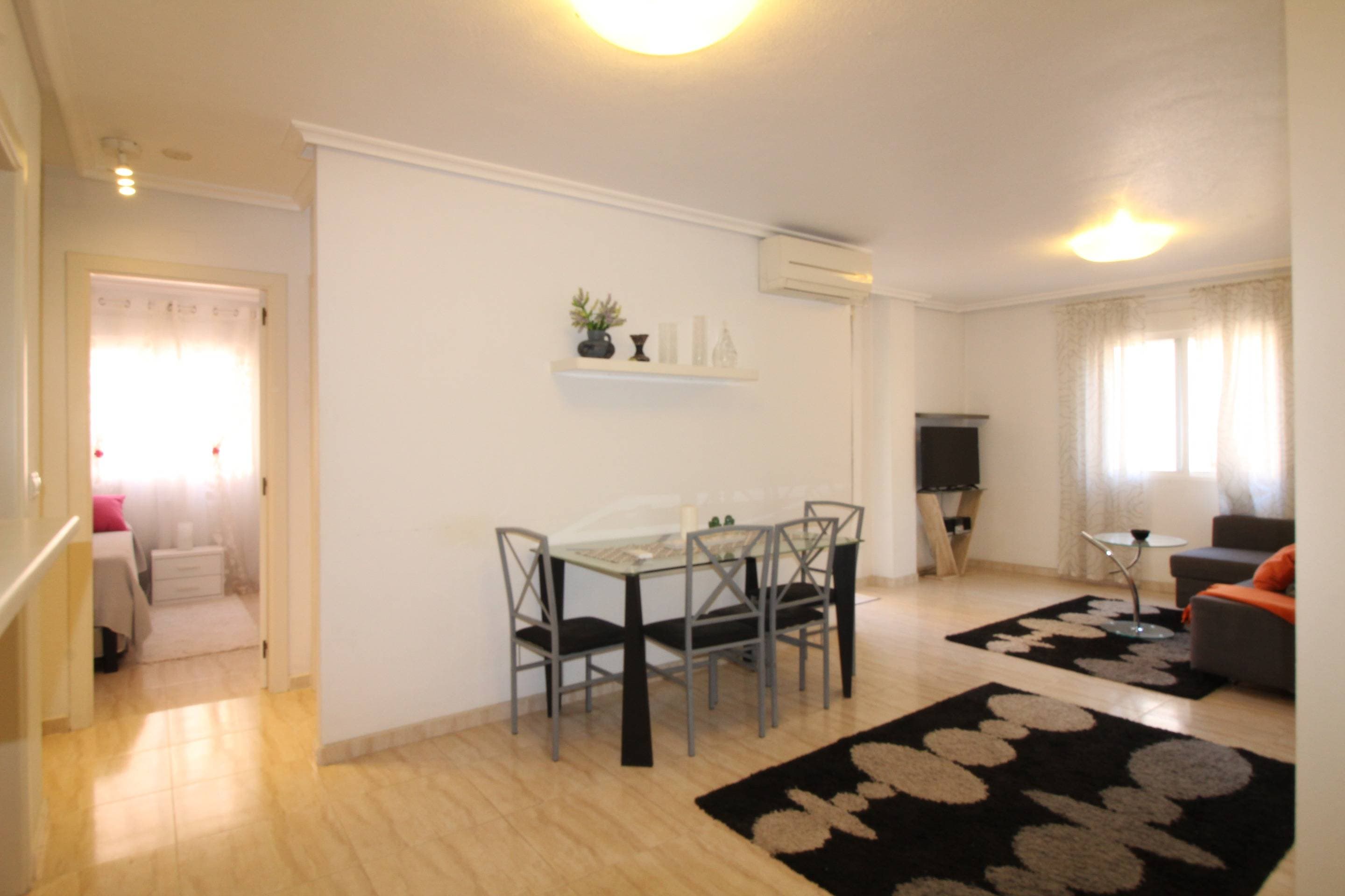 Discover this charming apartment located in the heart of Torrevieja, ideal for those seeking comfort and convenience. With a constructed area of ​​67 m² and a usable area of ​​63 m², this property boasts a bright exterior design that creates a welcoming atmosphere. The apartment features one double bedroom and one single bedroom, perfect for adapting to your family's needs or as extra space. Furthermore, you'll enjoy immediate comfort as it's move-in ready, requiring no renovations. The property includes a full bathroom and features a large, separate kitchen with access to the dining area. Its corner terrace makes it ideal for enjoying the pleasant Mediterranean climate. Located in a quiet yet well-connected area, you'll find everything you need nearby: accessible public transport, shopping centers, schools, and even hospitals; as well as pleasant children's play areas perfect for little ones. This well-maintained building is situated in an area offering secure profitability if you choose to opt for holiday or long-term rentals, thanks to the constant interest Torrevieja enjoys among national and international tourists. Don't miss the unique opportunity offered by this wonderful apartment in one of the most sought-after destinations on the Spanish coast.